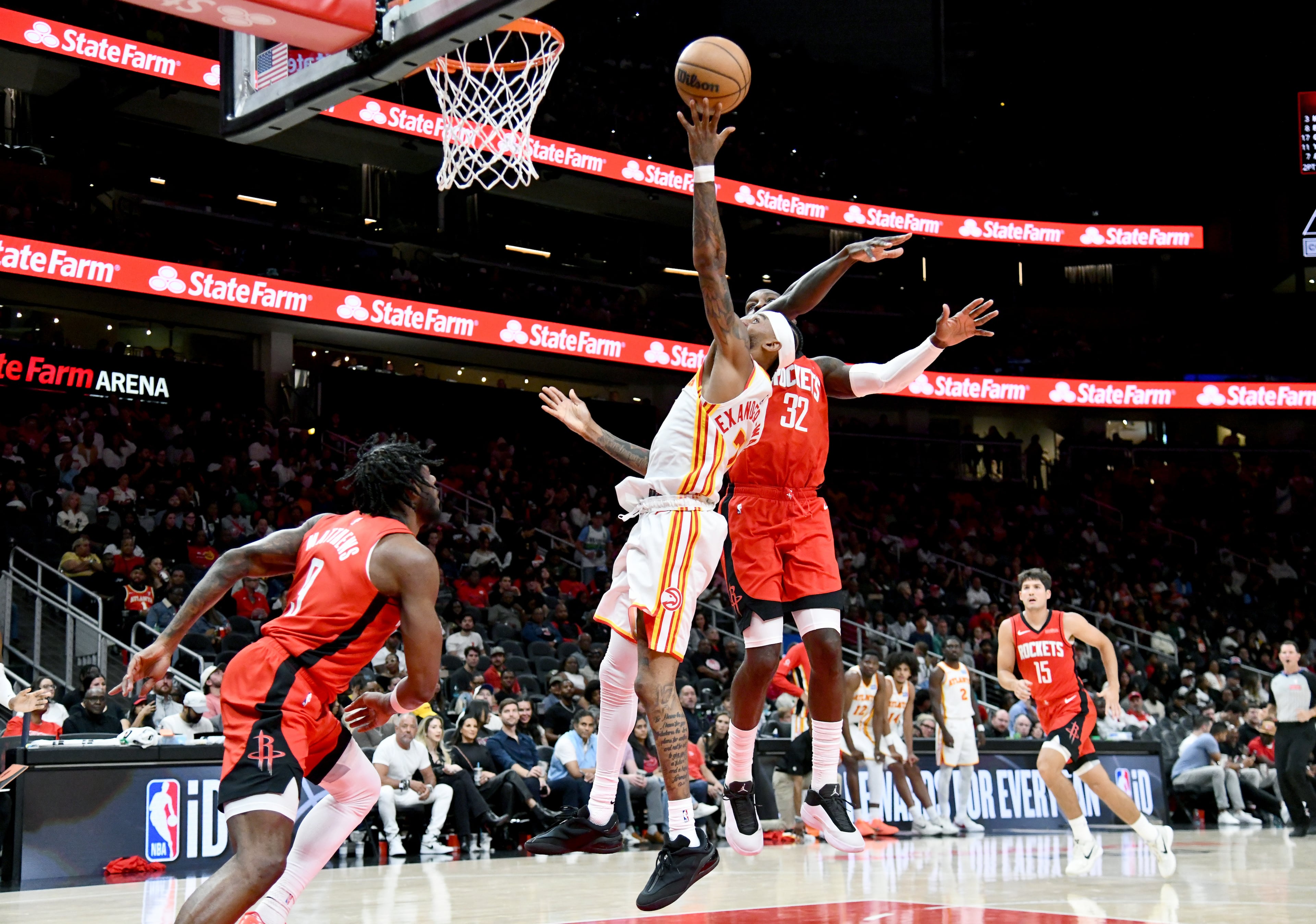 Atlanta Hawks guard Nickeil Alexander-Walker (7) goes to the basket past Houston Rockets forward Jeff Green (32) during the second half in a preseason NBA basketball game at State Farm Arena, Thursday, October 16, 2025, in Atlanta. Houston Rockets won 133-115 over Atlanta Hawks. (Hyosub Shin/AJC)