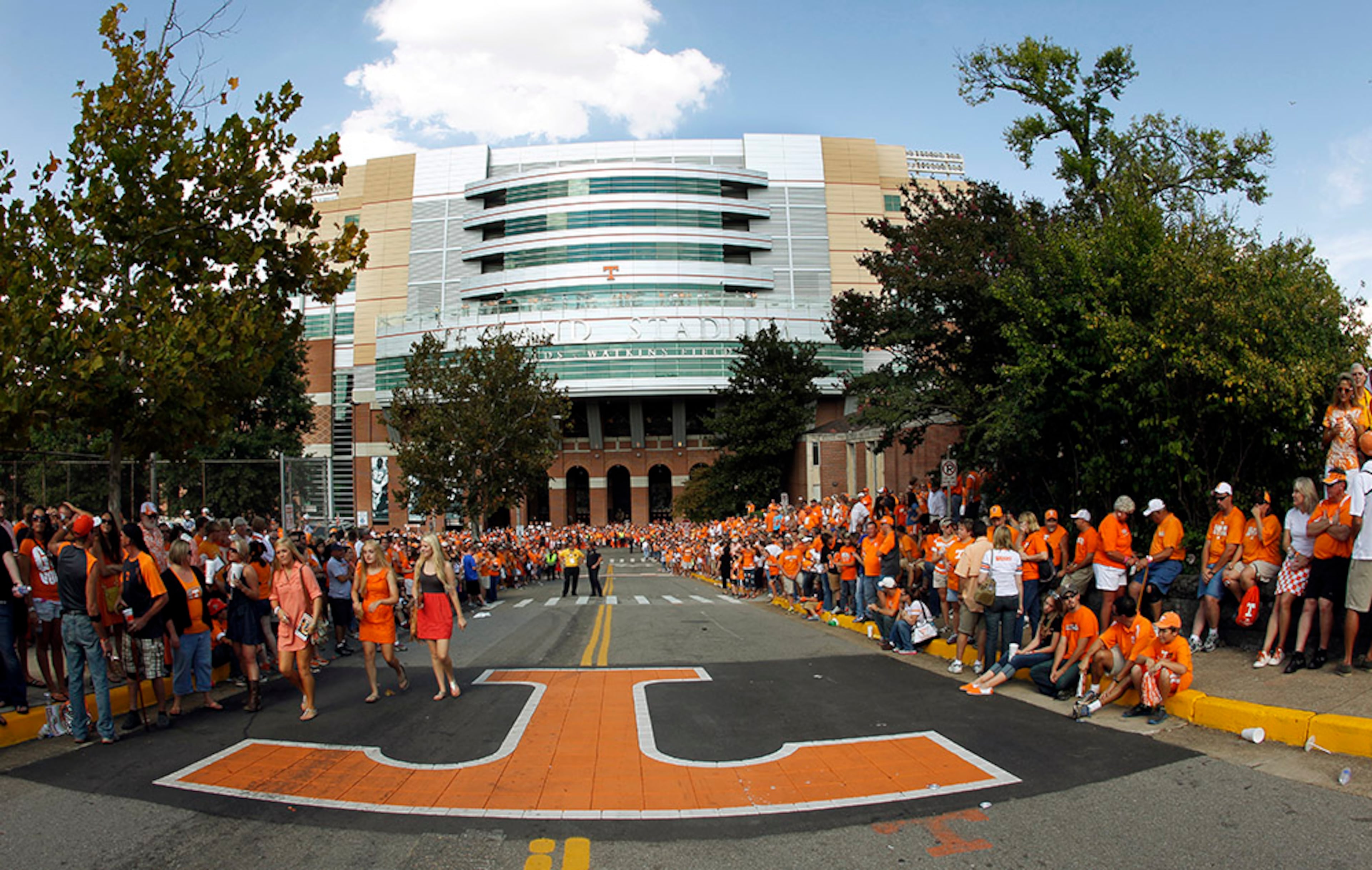 4. Tennessee Volunteers - Knoxville, Tenn.: Larger than most towns in the SEC, Knoxville offers some unique attributes others in the league cannot. (Getty Images) - Athlon Sports