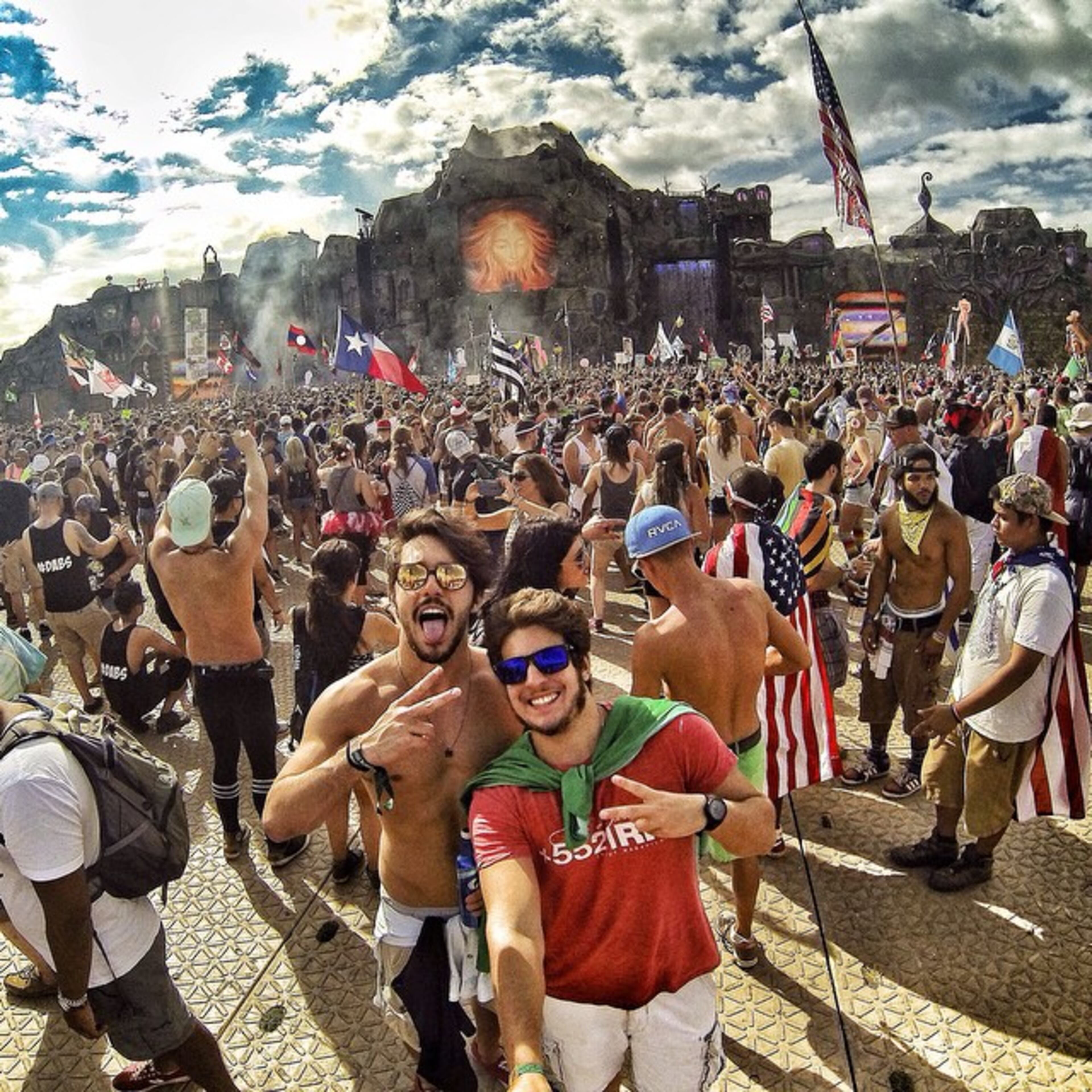 joaofenerich: MADNESS 25 #day2 #TomorrowWorld