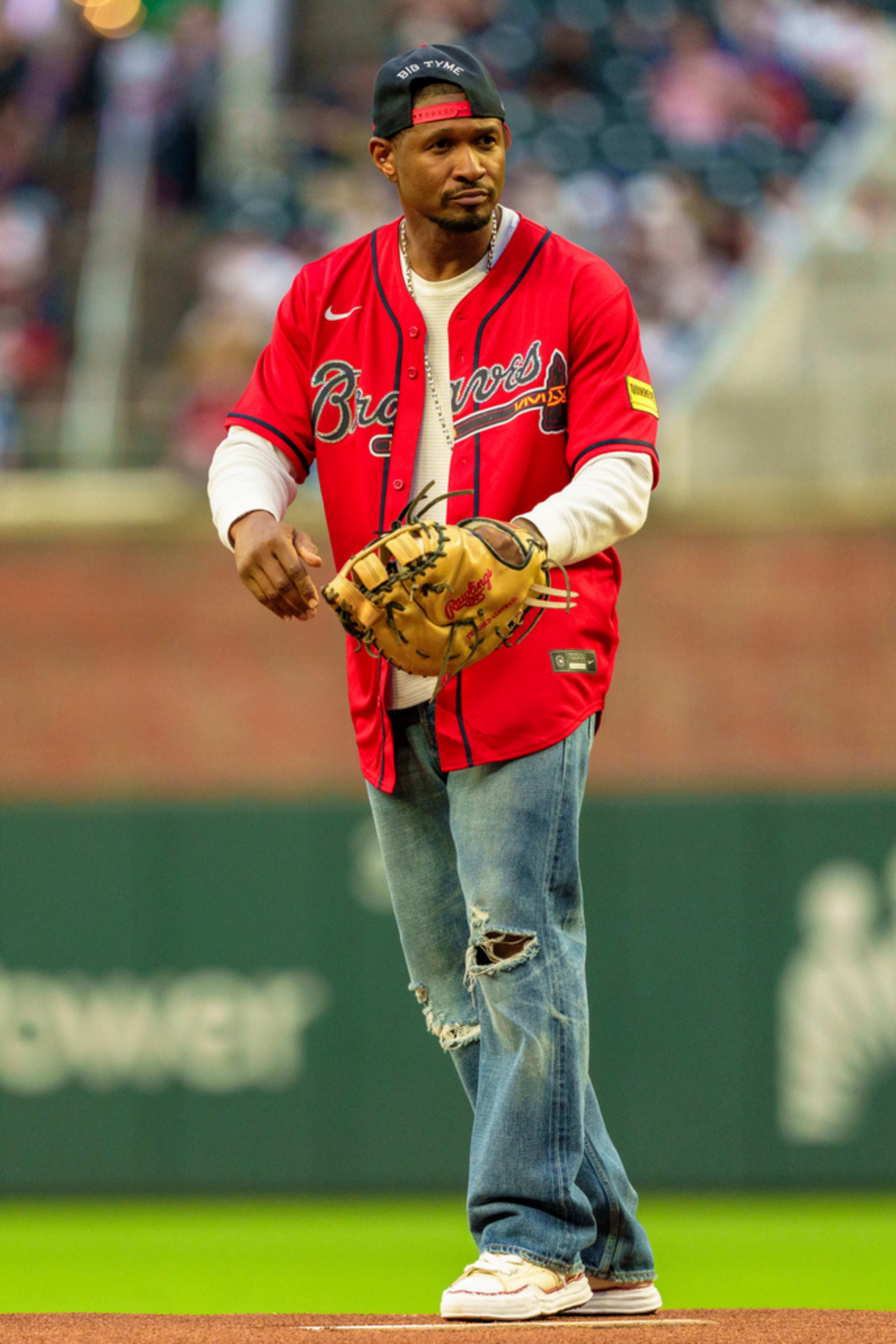 Grammy winning artist, Usher, throws out the ceremonial first pitch of a baseball game between the Los Angeles Dodgers and the Atlanta Braves, Saturday, Sept. 14, 2024, in Atlanta. (AP Photo/Jason Allen)