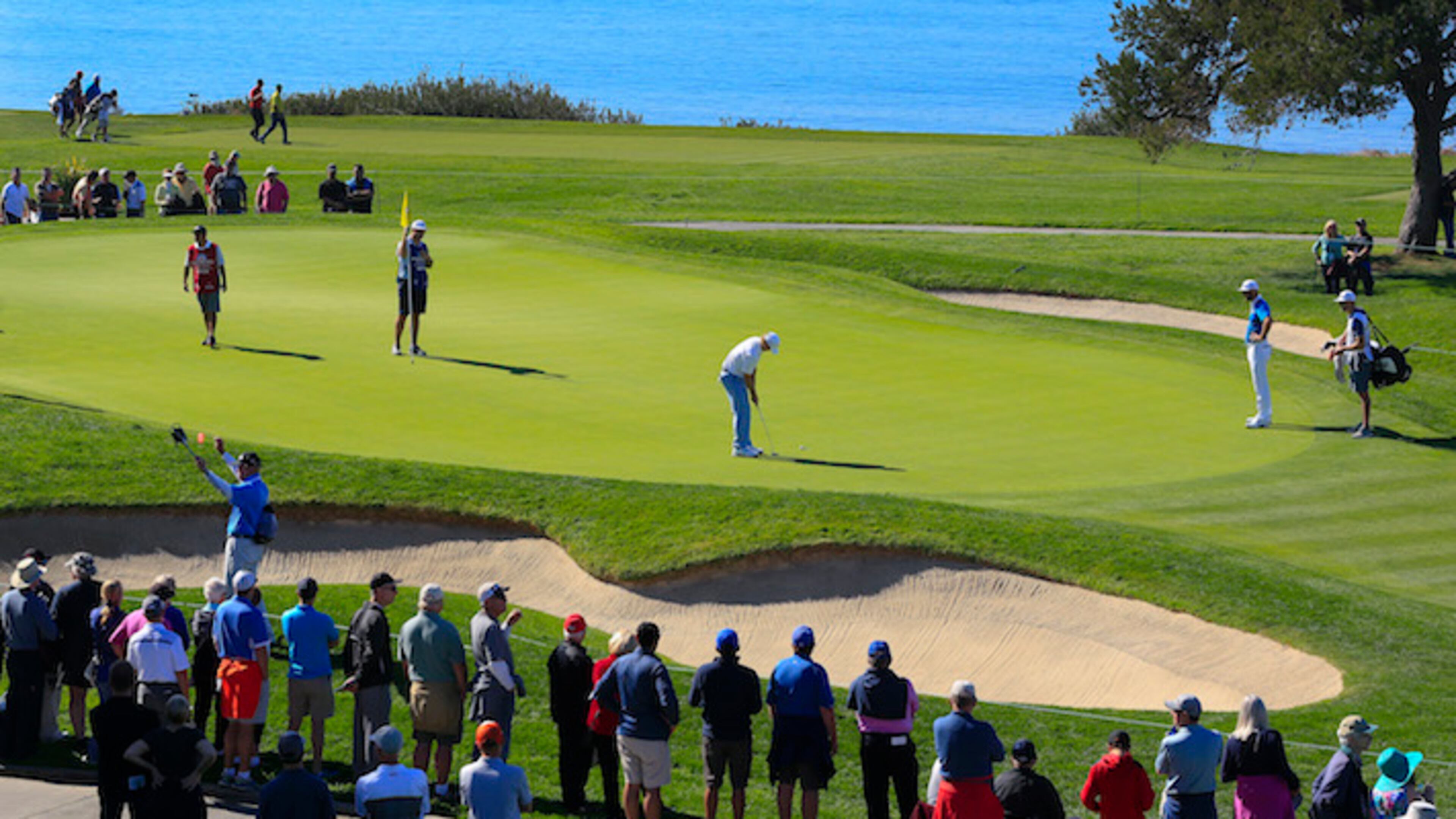 Brandt Snedeker putts in on the 5th green on the south course at Torrey Pines in San Diego on January 28, 2016, during the first round of the Farmers Insurance Open. (Nelvin C. Cepeda/San Diego Union-Tribune/TNS)