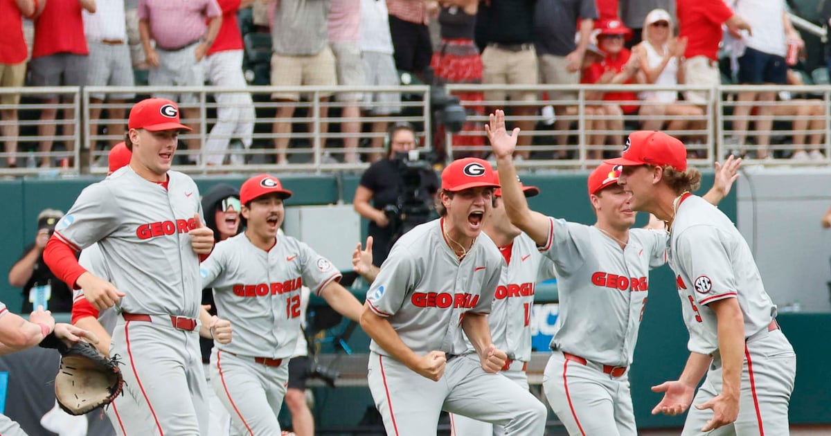Georgia baseball makes College World Series after wild win in extra innings