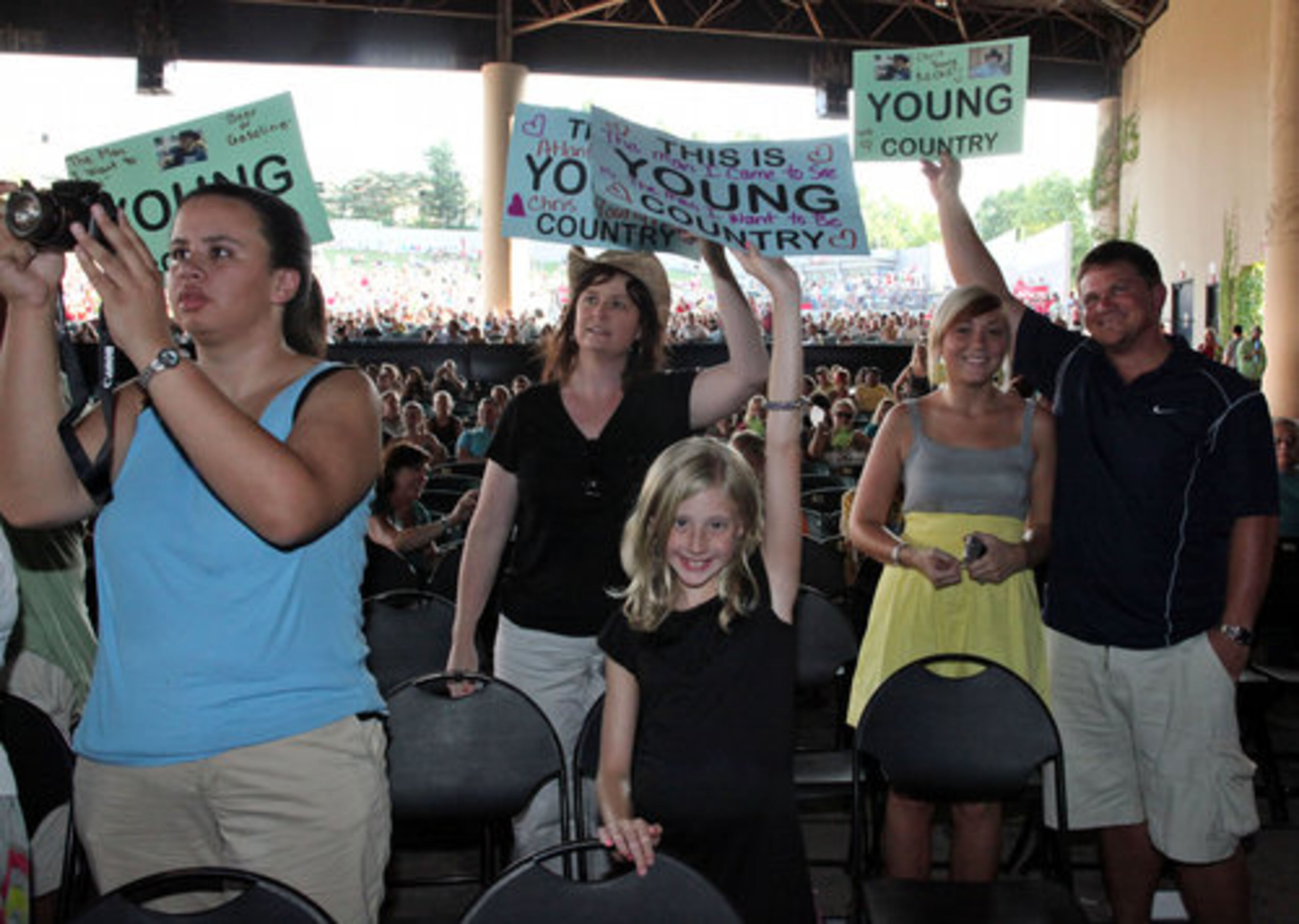 The Chris Young fans were out in droves.
