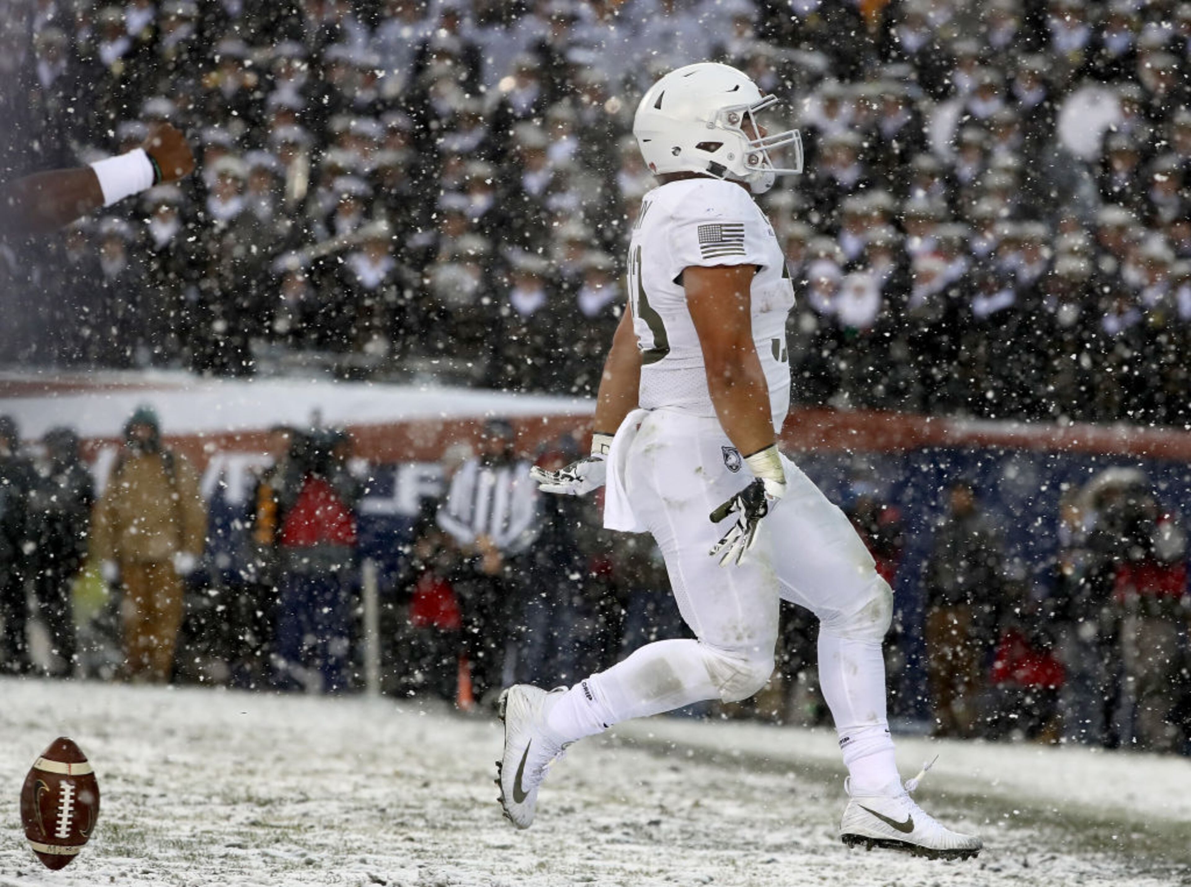 PHILADELPHIA, PA - DECEMBER 09: Darnell Woolfolk #33 of the Army Black Knights celebrates his touchdown in the first quarter against the Navy Midshipmen on December 9, 2017 at Lincoln Financial Field in Philadelphia, Pennsylvania. (Photo by Elsa/Getty Images)