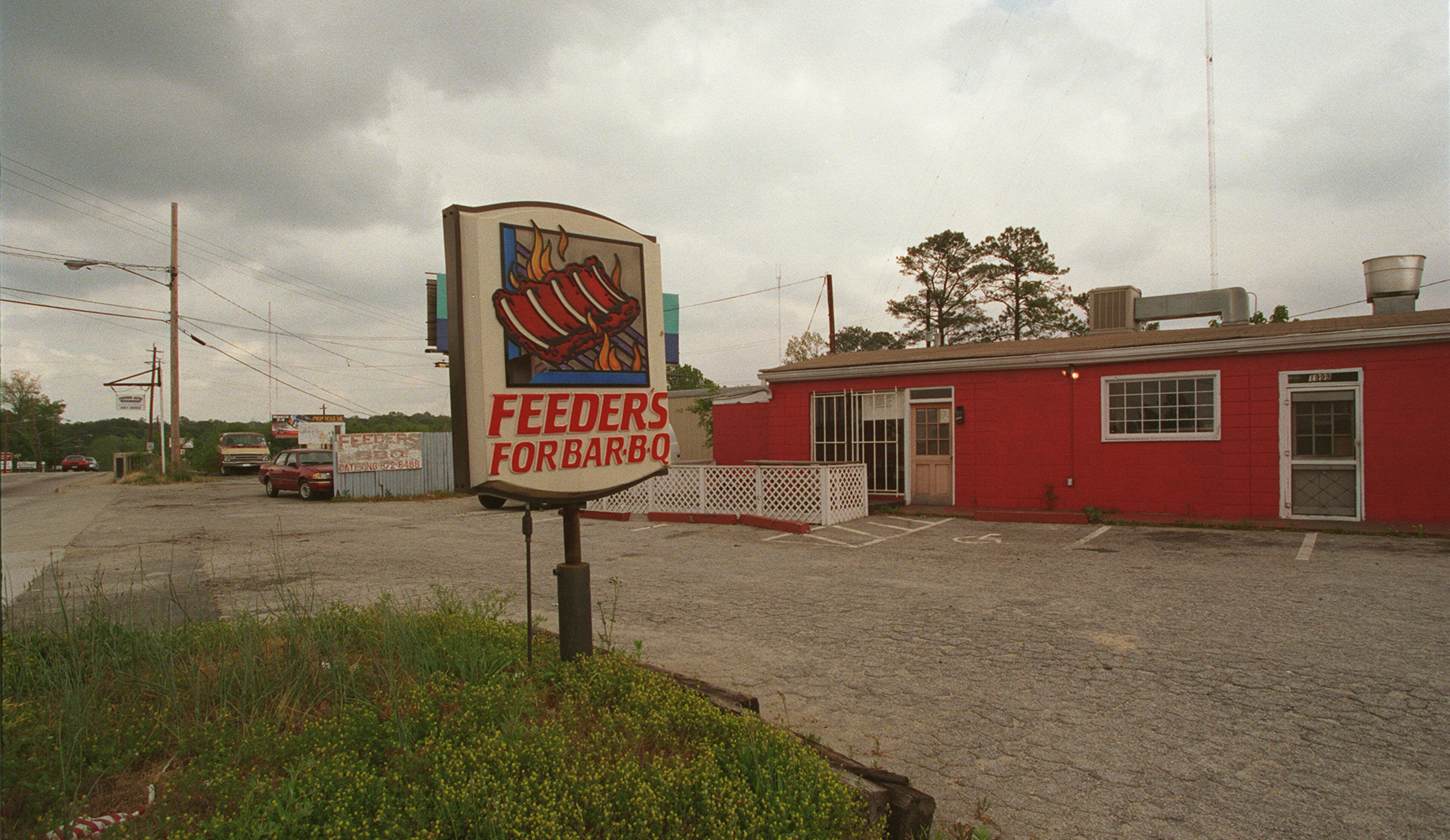 Feeder's for Bar-B-Q on Cheshire Bridge Road in 1997. (DWIGHT ROSS, JR./staff)