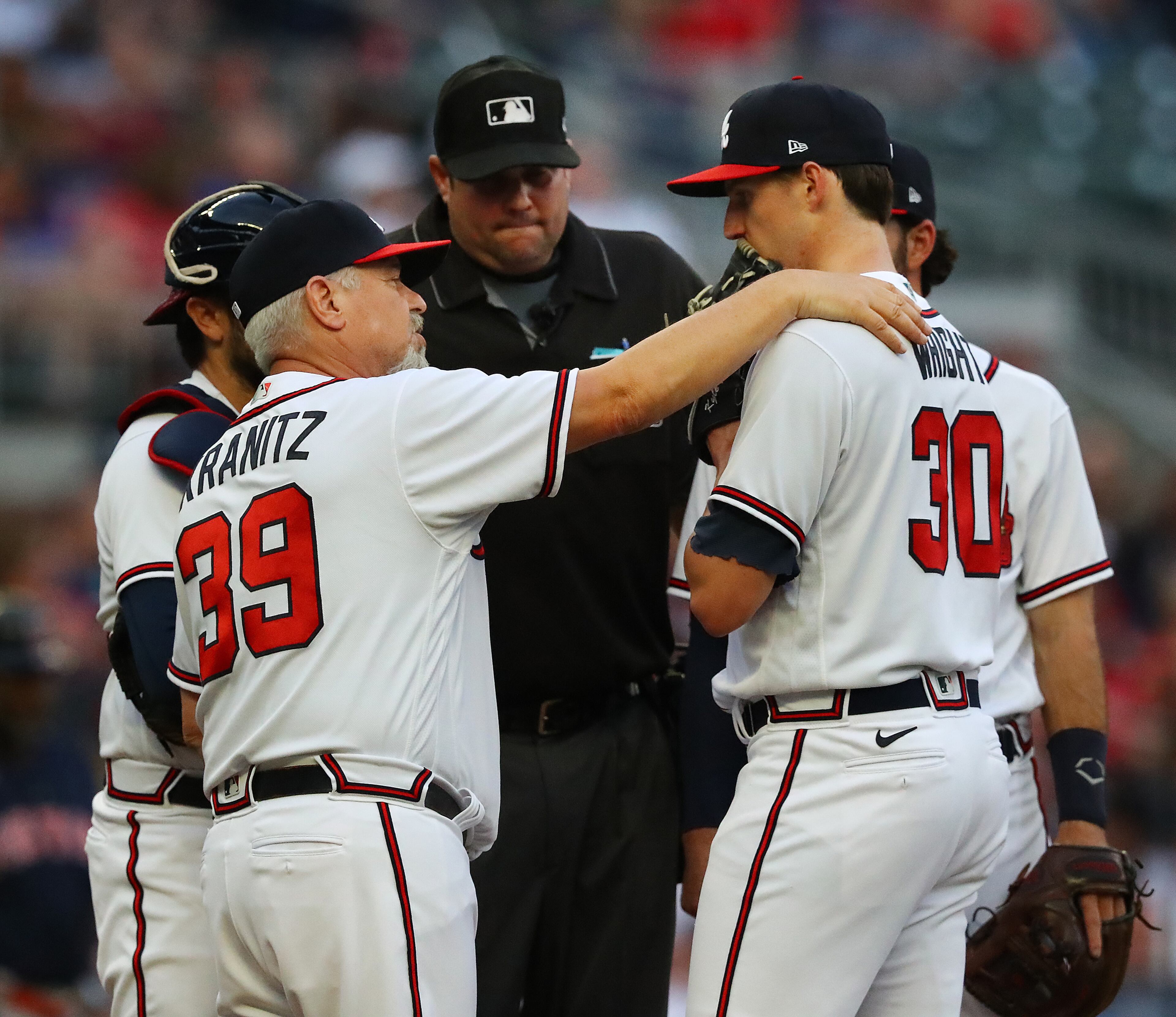 051022 Atlanta: Atlanta Braves pitching coach Rick Kranitz confers with starting pitcher Kyle Wright against the Boston Red Sox during the second inning of a MLB baseball game on Tuesday, May 10, 2022, in Atlanta. “Curtis Compton / Curtis.Compton@ajc.com”