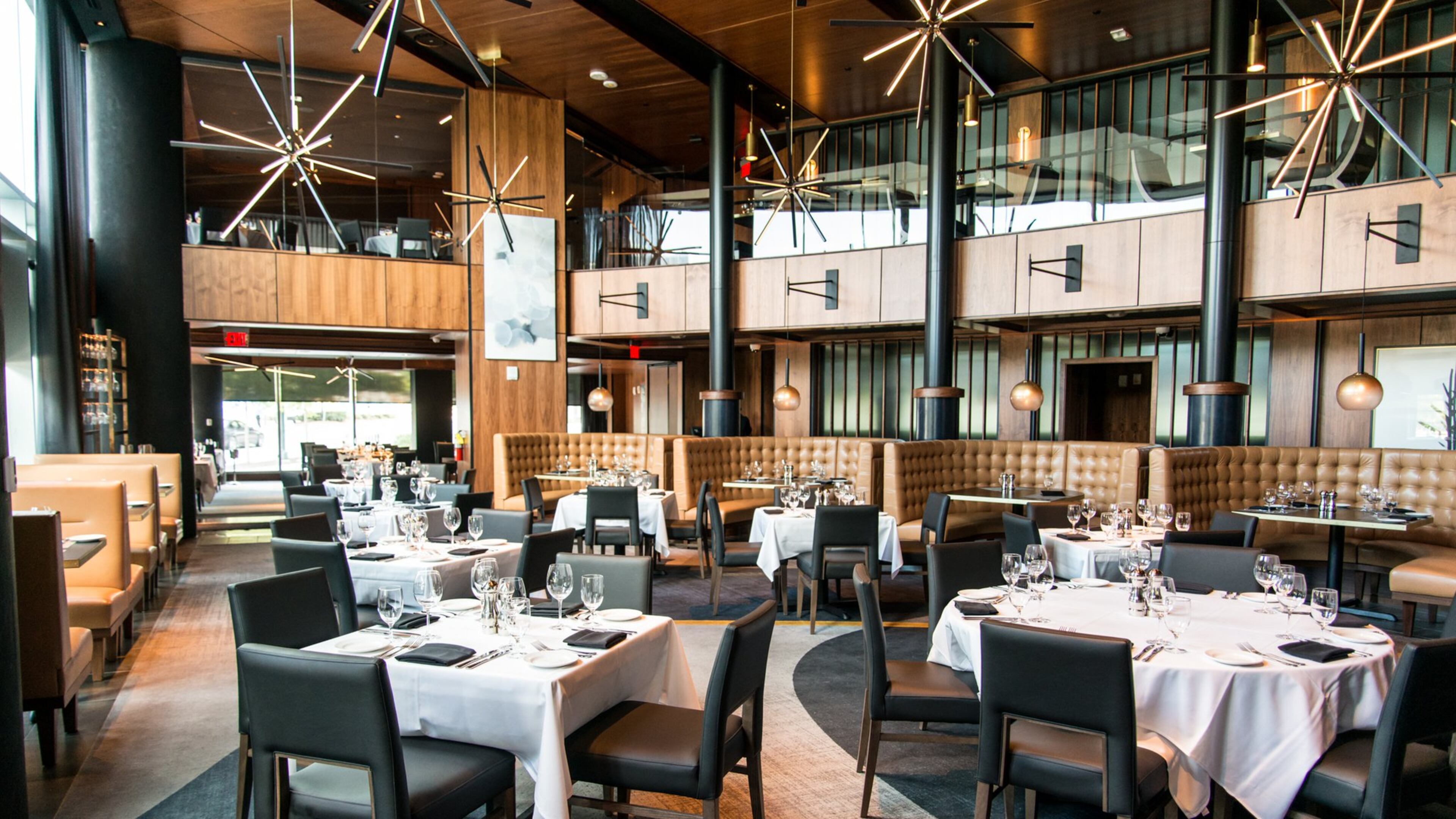 Del Frisco’s Double Eagle Steakhouse main dining area. Photo credit- Mia Yakel