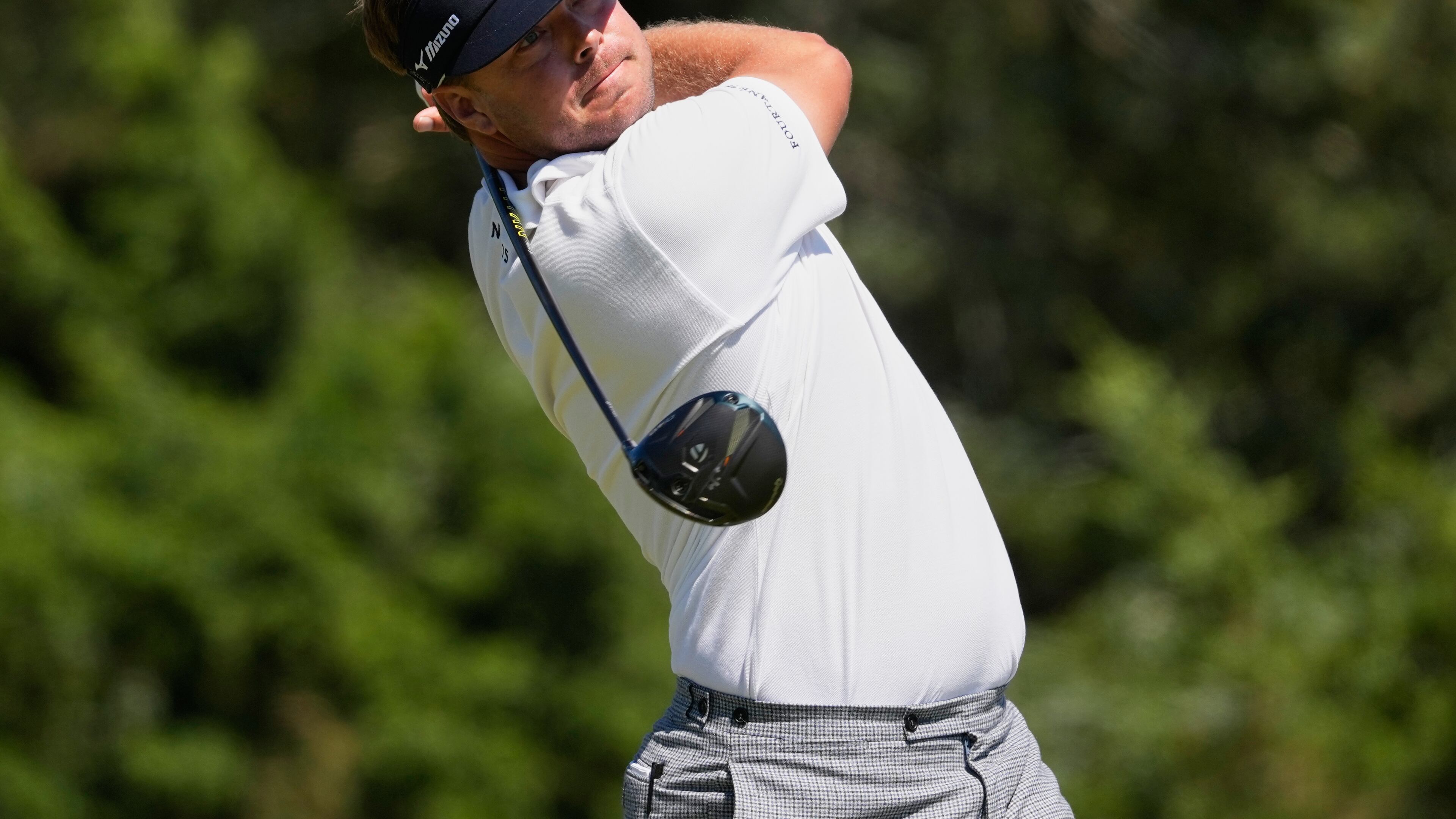 Keith Mitchell watches his tee shot on the sixth hole during the final round of the U.S. Open golf tournament at Shinnecock Hills Golf Club in Southampton, N.Y., Sunday, June 21, 2026. (AP Photo/David J. Phillip)