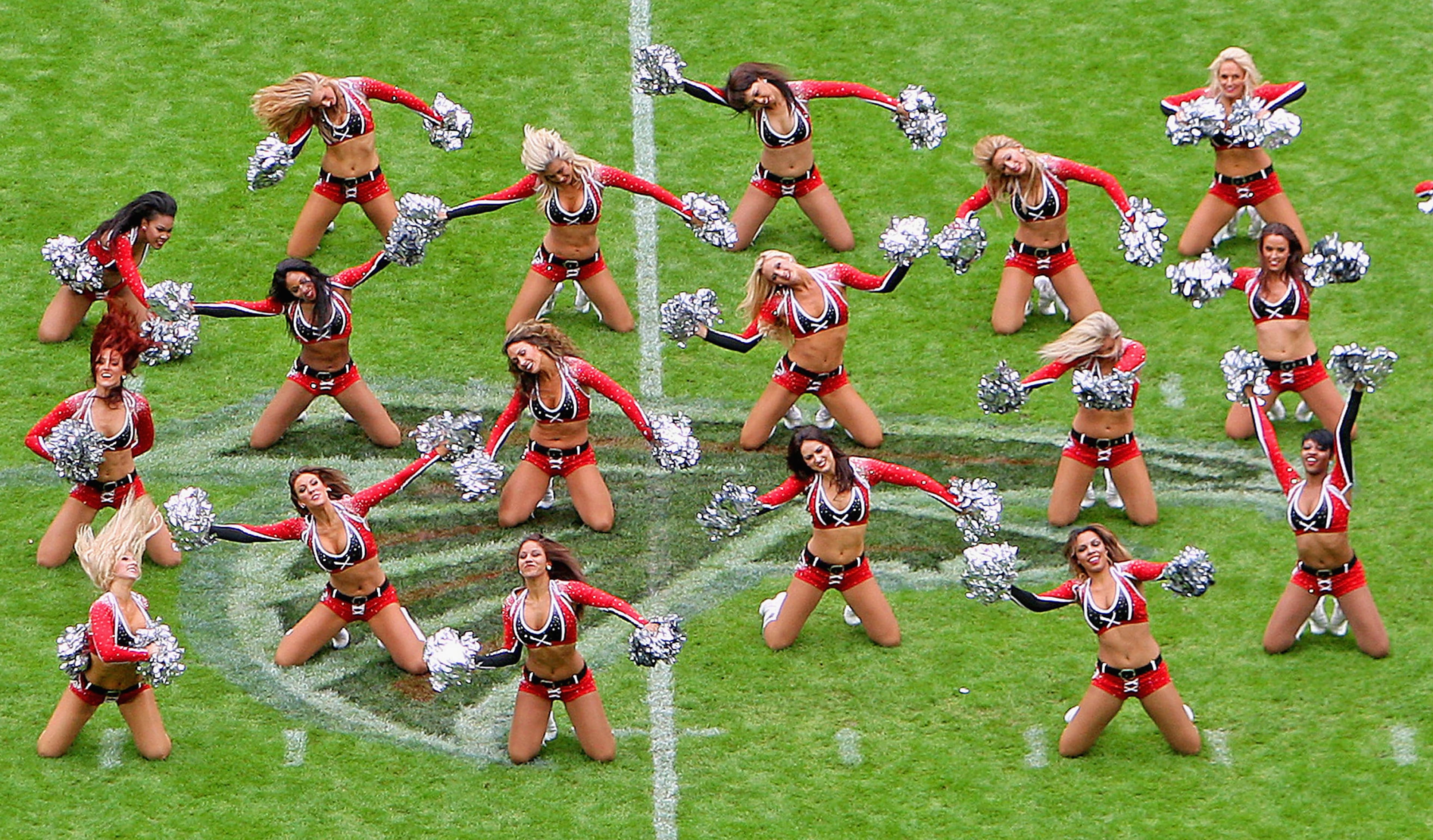 The cheerleaders perform during the NFL match between Detroit Lions and Atlanta Falcons at Wembley Stadium on October 26, 2014 in London, England. (Photo by Nicky Hayes/NFL/Pool/Getty Images)
