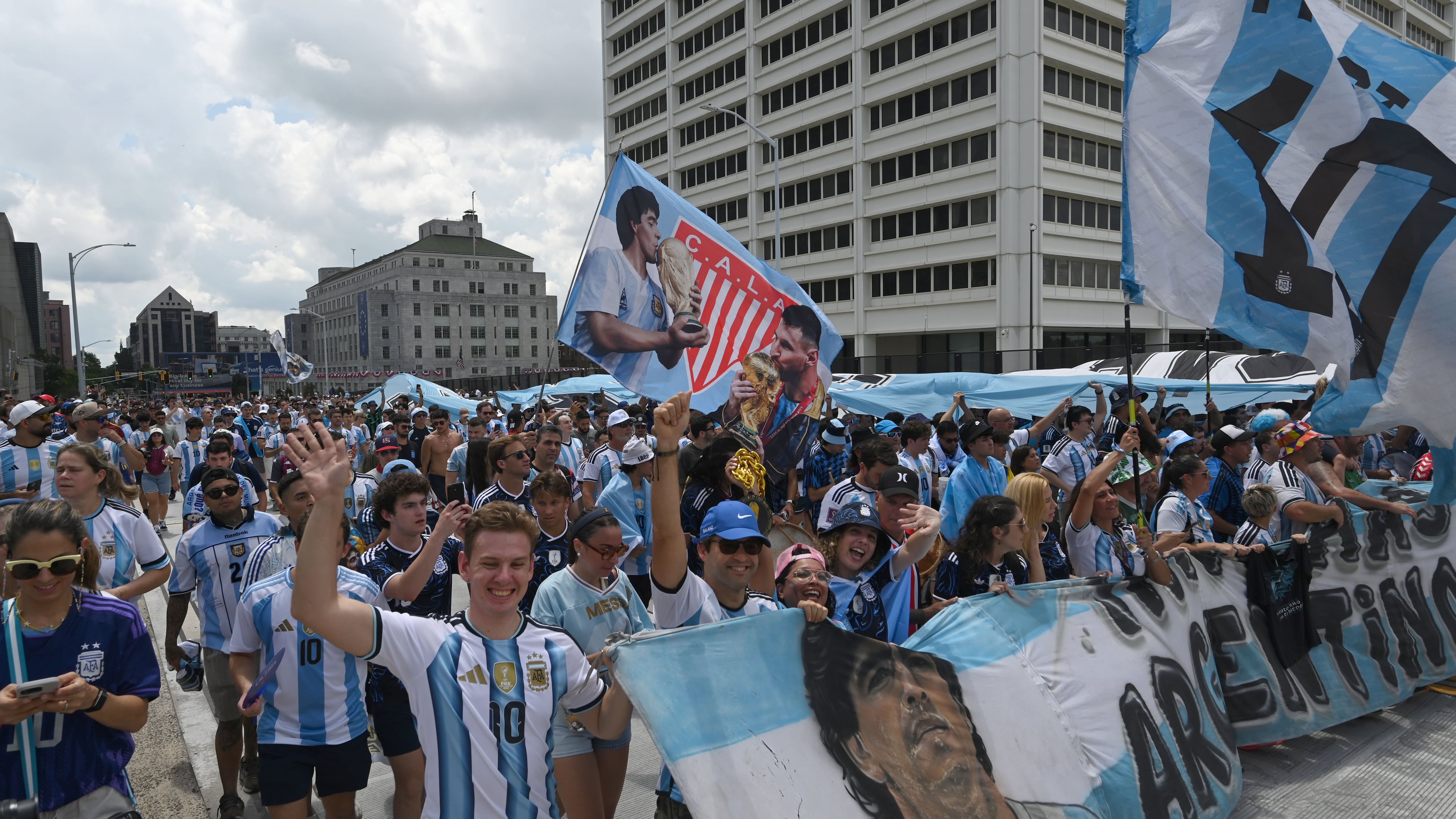 Argentina fans march and chant towards Atlanta Stadium (Mercedes-Benz Stadium) before the FIFA World Cup semifinal between Argentina and England on Wednesday, July 15, 2026, in Atlanta. (Hyosub Shin/AJC)