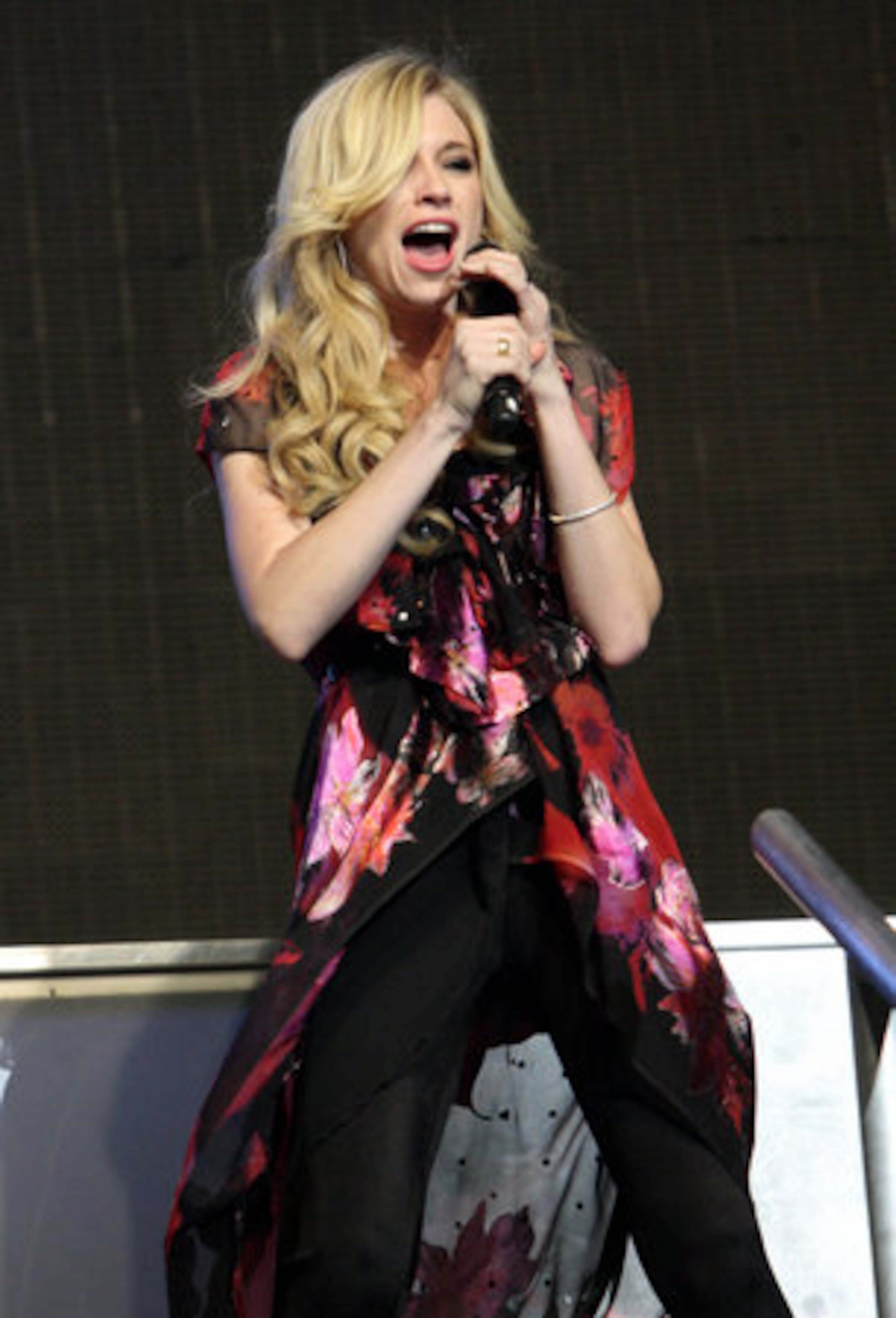Brooke White performs.