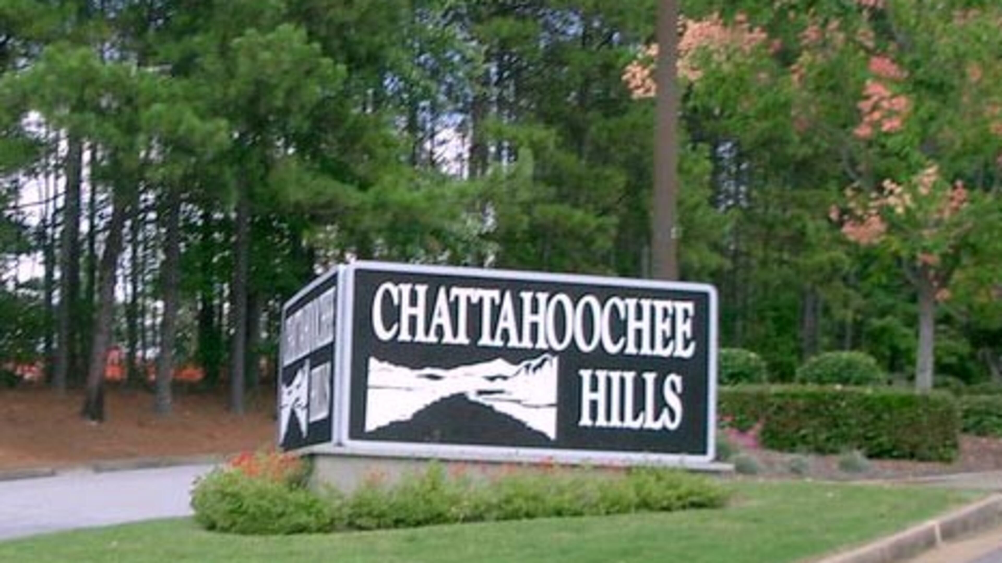 The council will discuss an agreement for library services and a community center.