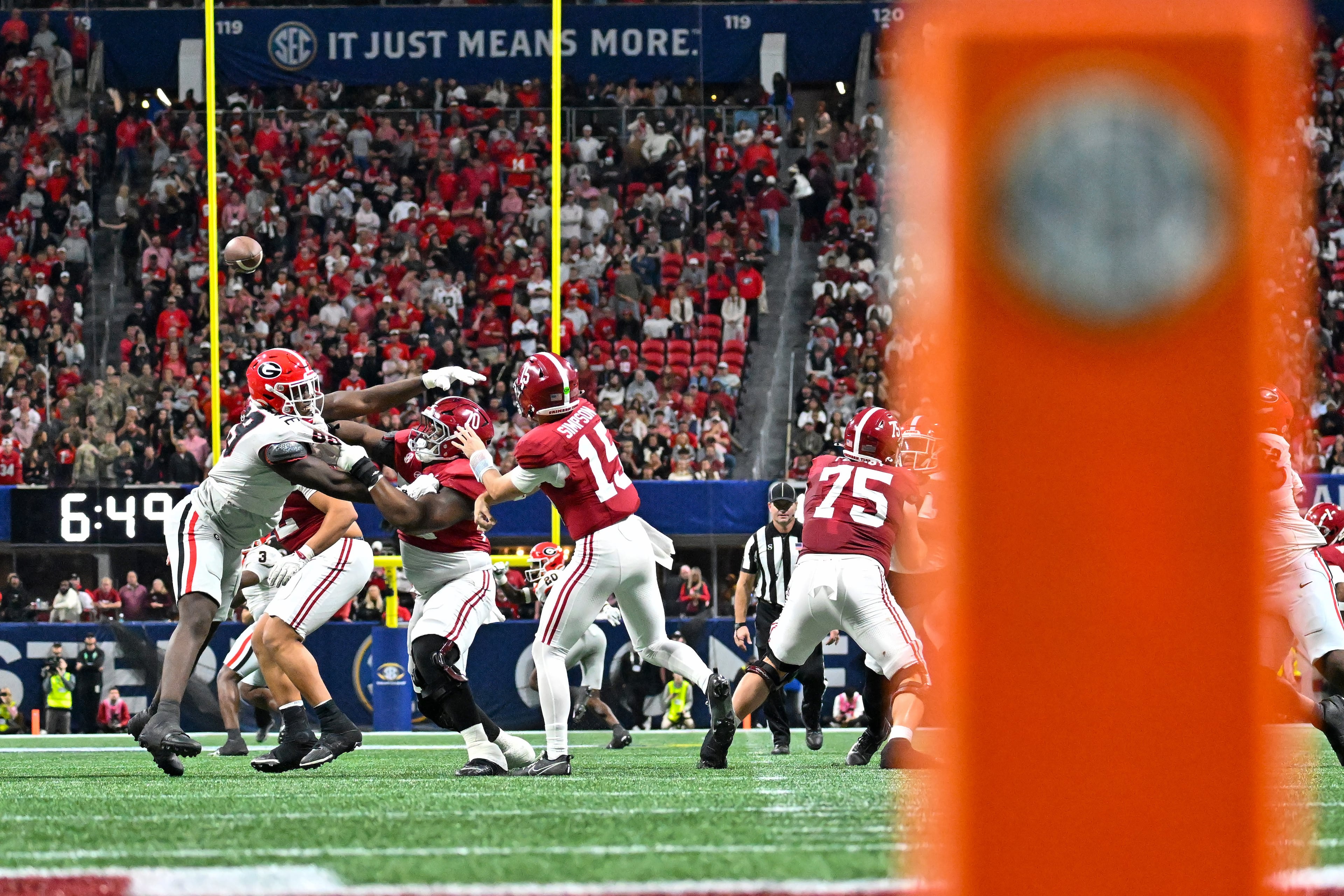 Alabama quarterback Ty Simpson (15) throws under pressure from the Georgia defense during the fourth quarter of the SEC Championship game at Mercedes-Benz Stadium, Saturday, Dec. 6, 2025, in Atlanta. (Hyosub Shin / AJC)