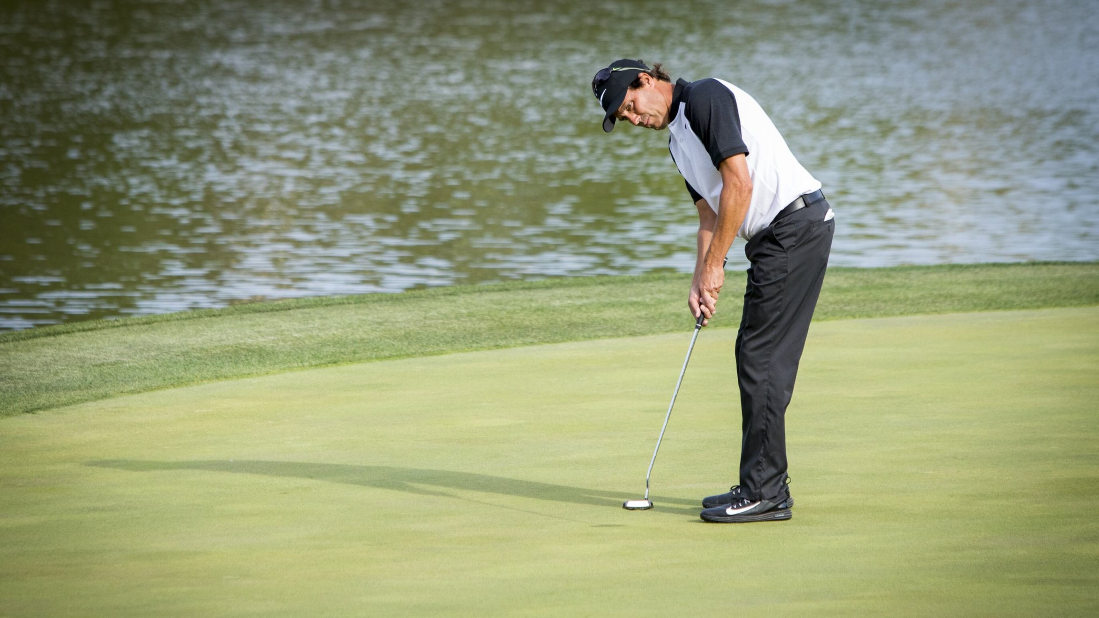 Mitsubisihi Electric leader Stephen Ames rolls a putt during the second round at TPC Sugarloaf. (Michael Heape Photography)