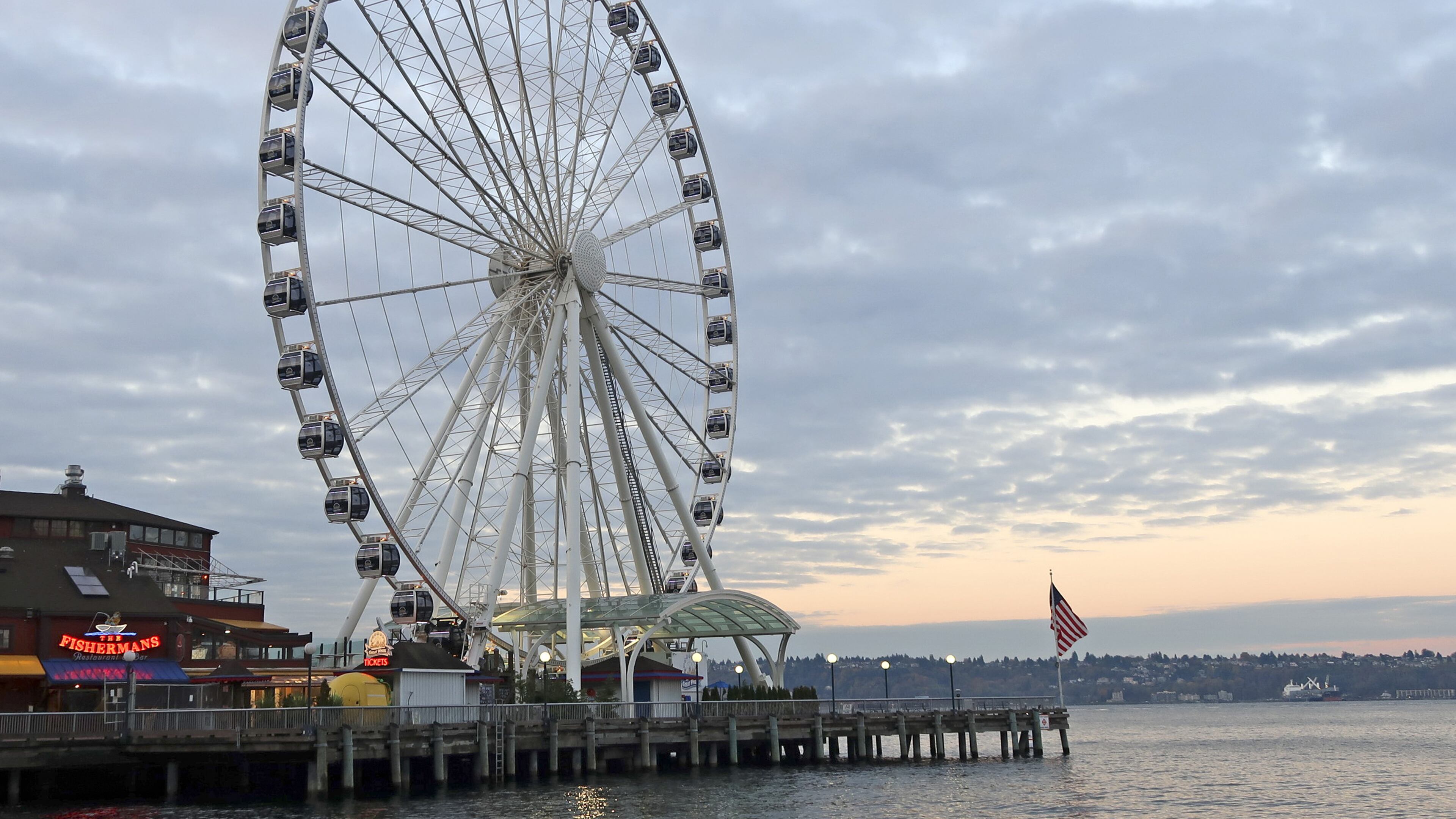 Overlooking Elliott Bay from a height of 175 feet, the Seattle Great Wheel is the largest observation wheel on the West Coast. (Richard Chin/Minneapolis Star Tribune/TNS)