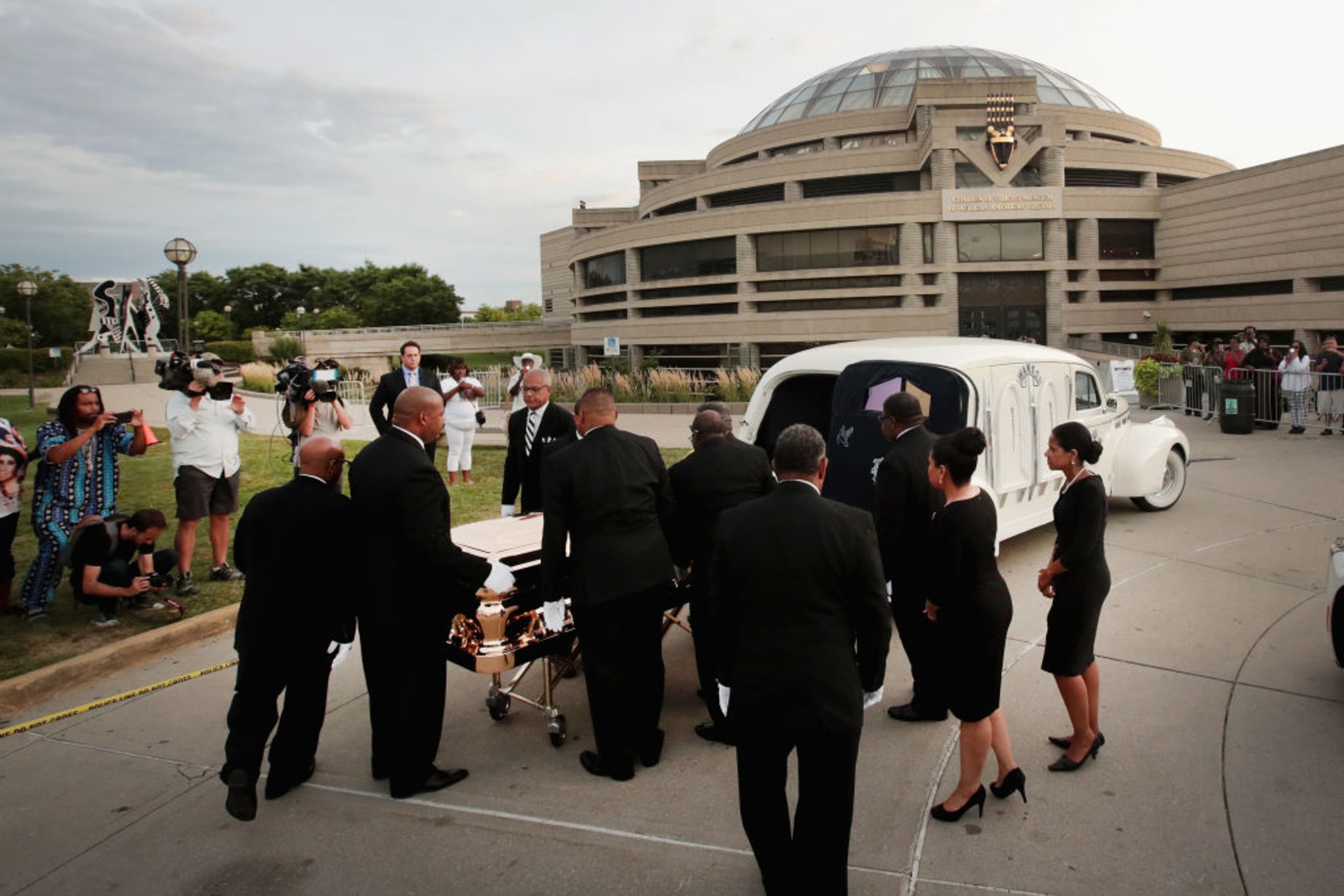 DETROIT, MI - AUGUST 29: The remains of Aretha Franklin arrive at the Charles H. Wright Museum of African-American History where she will lie in repose for a second day of public viewing on August 29, 2018 in Detroit, Michigan. Franklin's funeral will be held Friday at Greater Grace Temple. (Photo by Scott Olson/Getty Images)