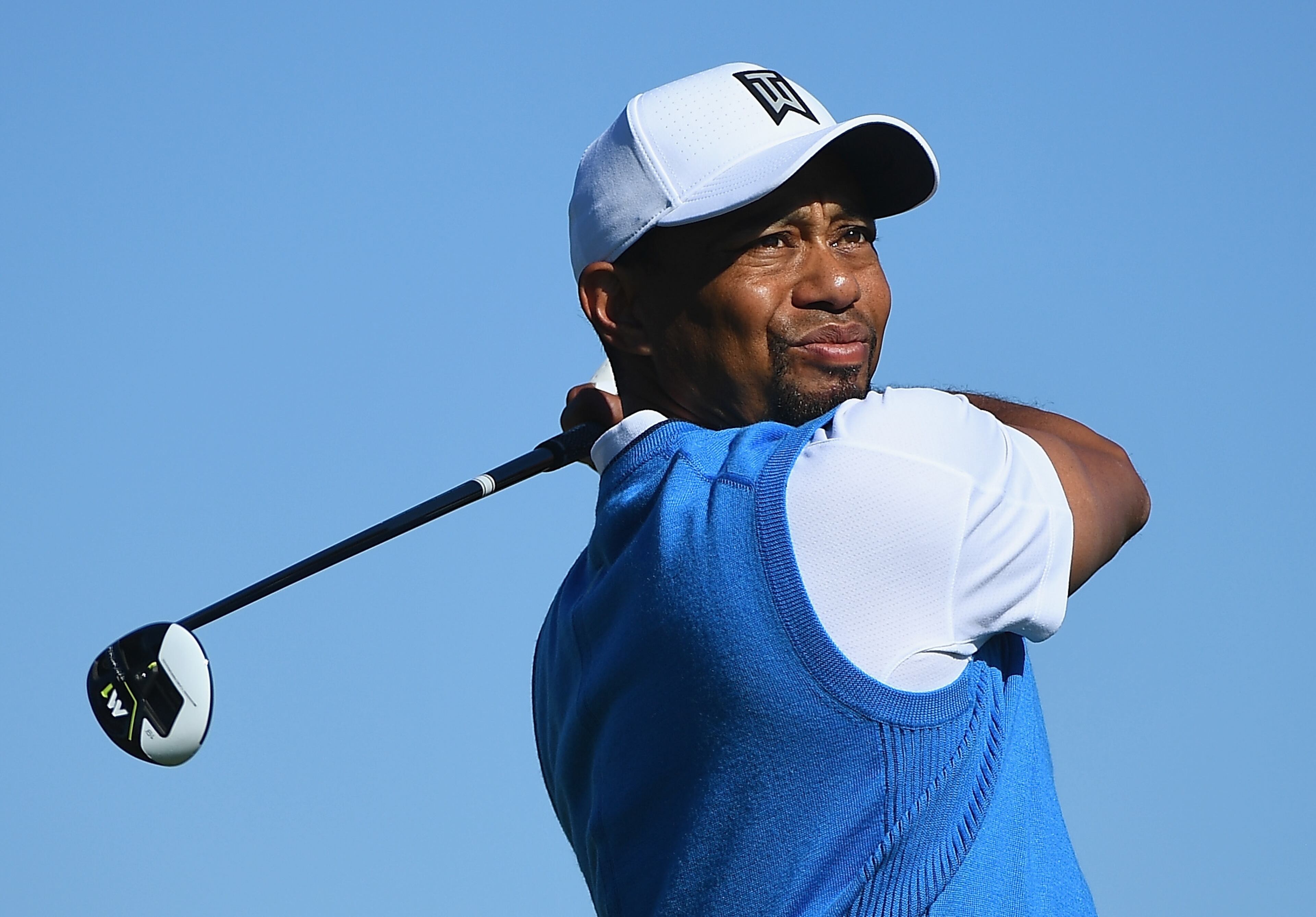 SAN DIEGO, CA - JANUARY 26: Tiger Woods plays his shot from the second tee during the first round of the Farmers Insurance Open at Torrey Pines South on January 26, 2017 in San Diego, California. (Photo by Donald Miralle/Getty Images)