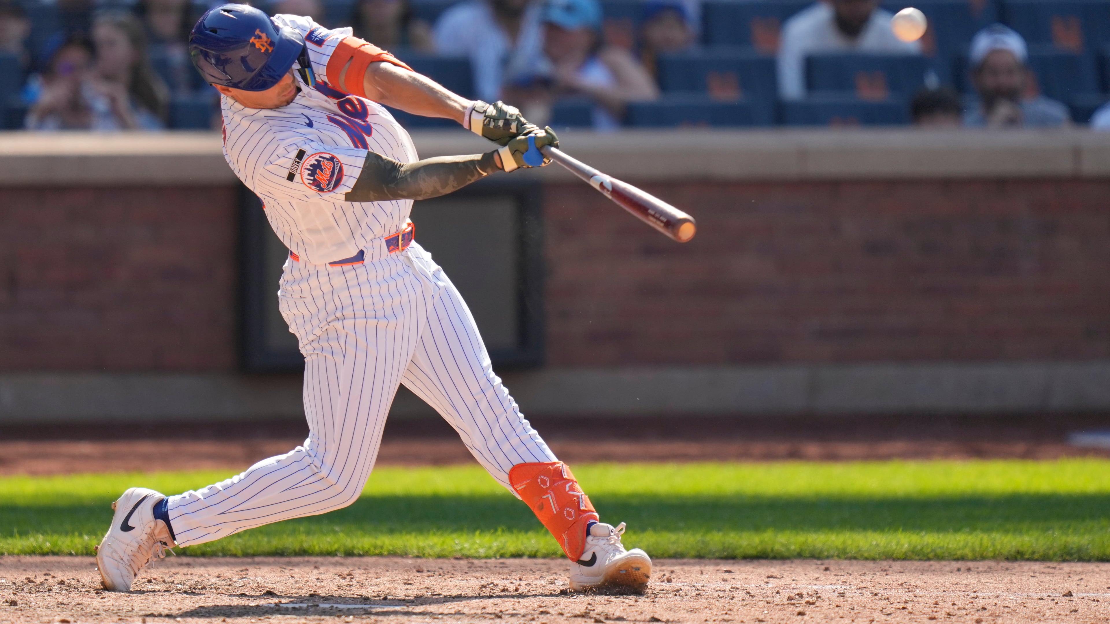 New York Mets' Tyrone Taylor hits a three-run home run during the ninth inning of a baseball game against the New York Yankees, Sunday, May 17, 2026, in New York. (AP Photo/Seth Wenig)
