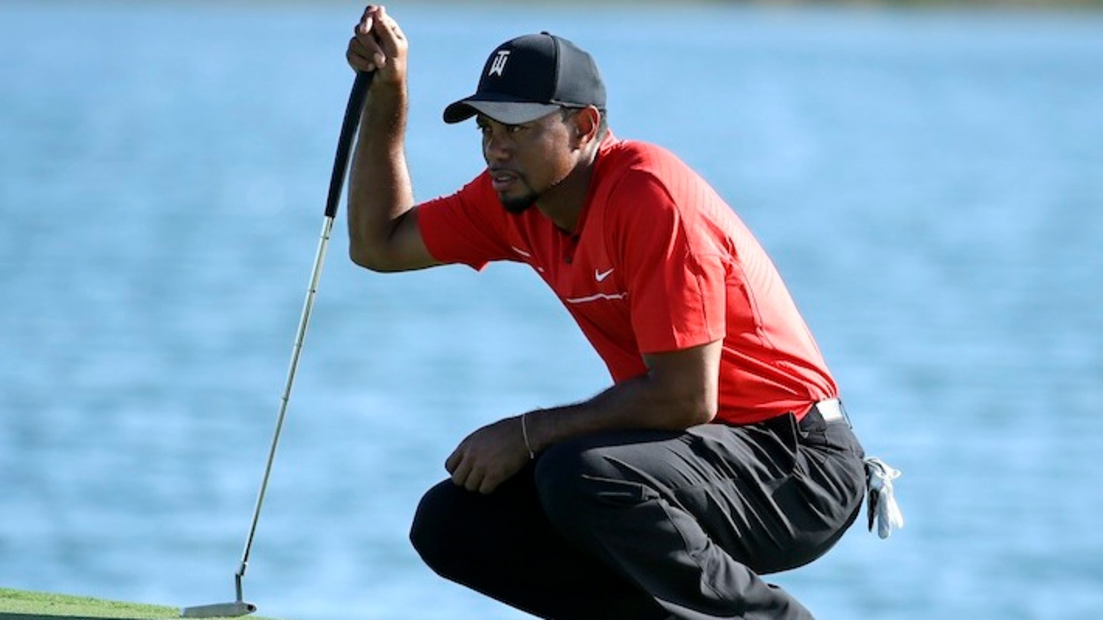 Tiger Woods lines up a putt on the 17th hole during the final round at the Hero World Challenge golf tournament, Sunday, Dec. 4, 2016, in Nassau, Bahamas. (AP Photo/Lynne Sladky)