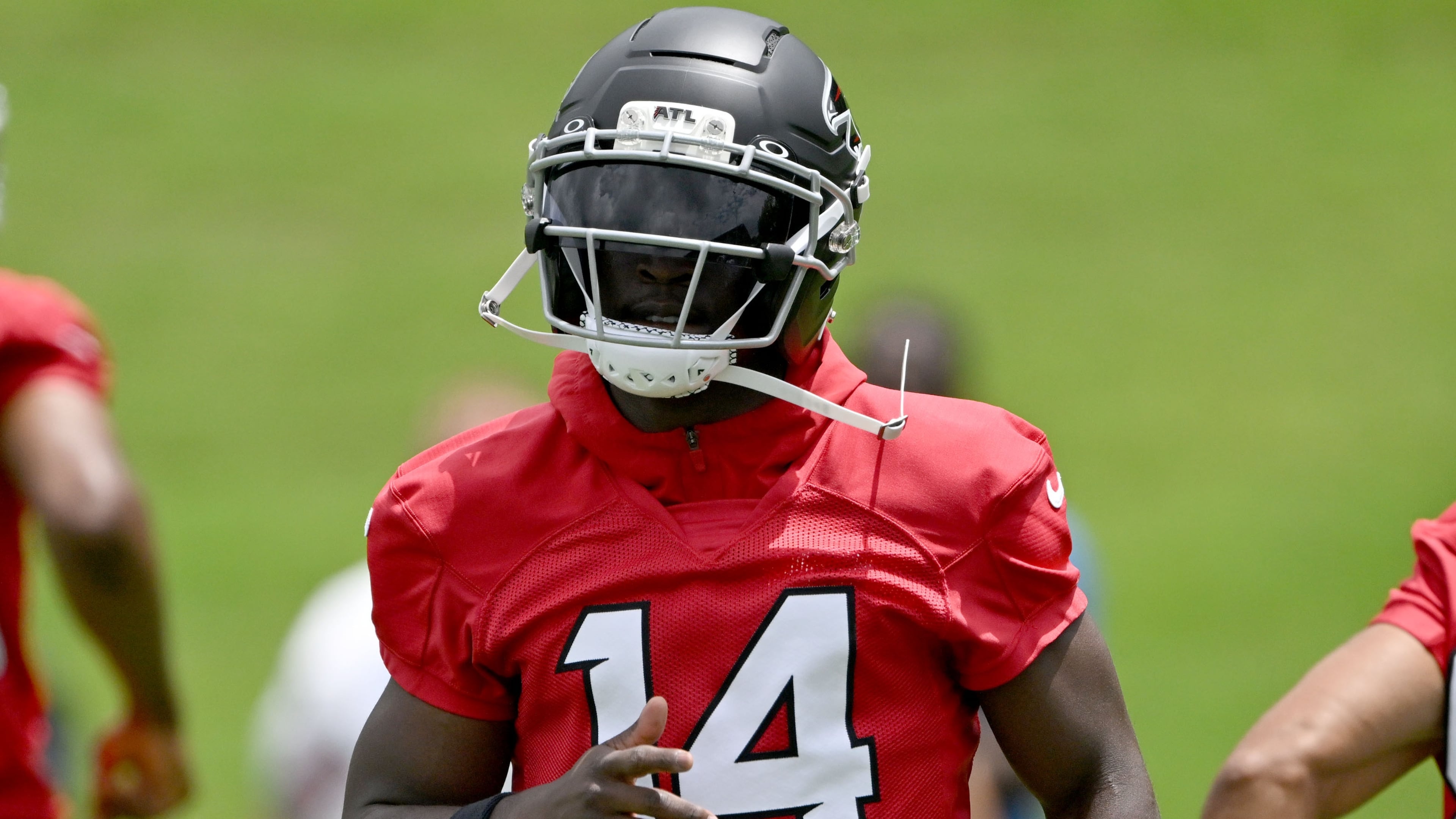 Atlanta Falcons wide receiver Olamide Zaccheaus warms up during an OTA workout at the training facility on Wednesday, May 27, 2026, in Flowery Branch. (Hyosub Shin/AJC)