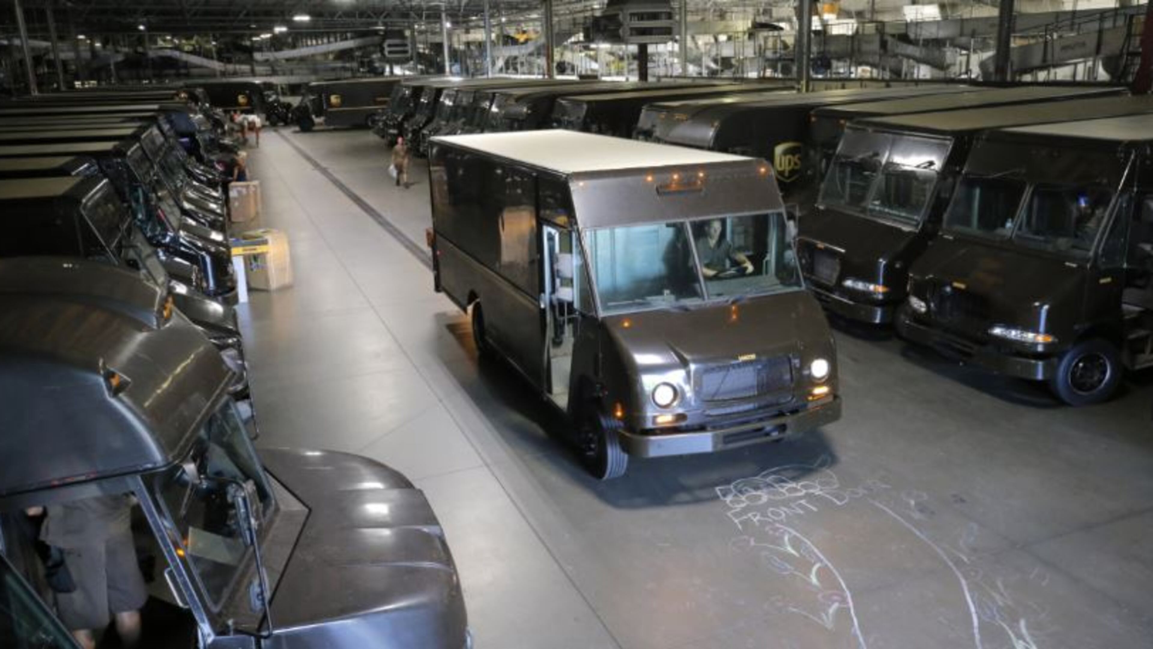 UPS said it expects a record number of return shipments in the post-holiday season. The return packages are among 750 million packages UPS expects to deliver between Thanksgiving and New Year’s Eve. BOB ANDRES /BANDRES@AJC.COM File Photo