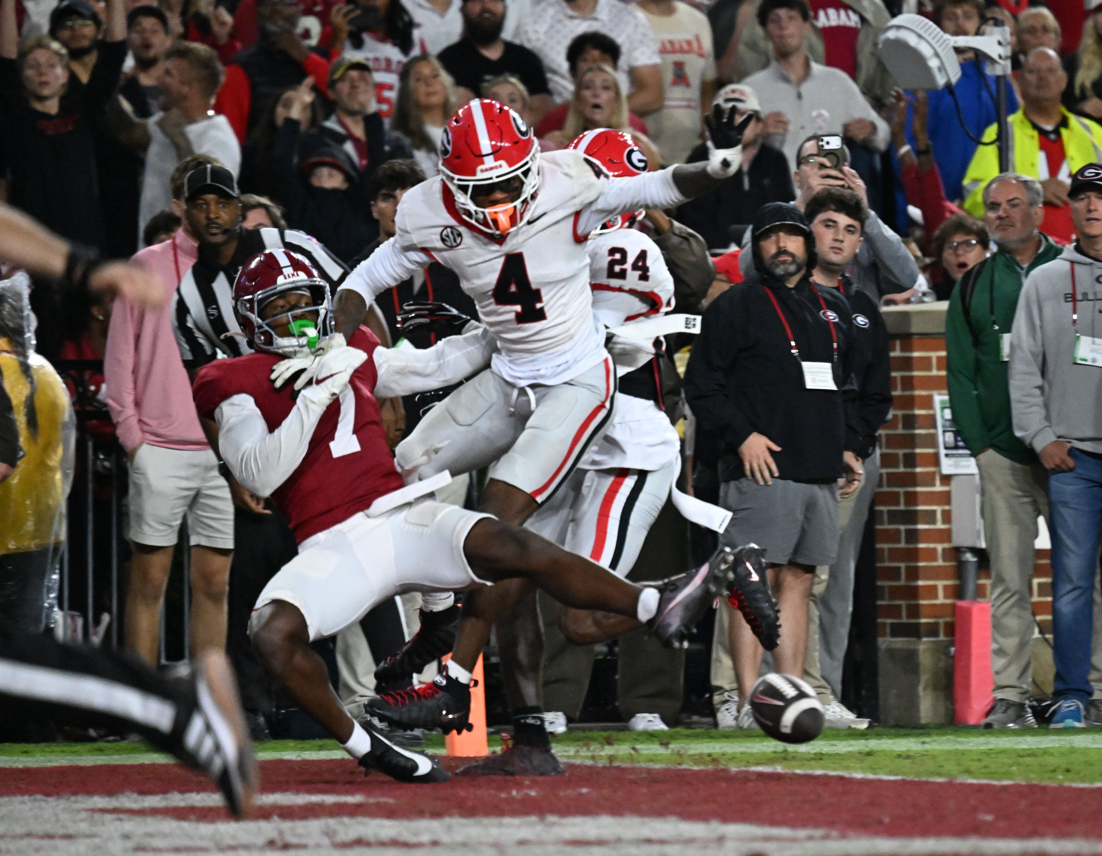Alabama wide receiver Rico Scott and Georgia defensive back KJ Bolden, after "the incident." (Hyosub Shin/AJC)