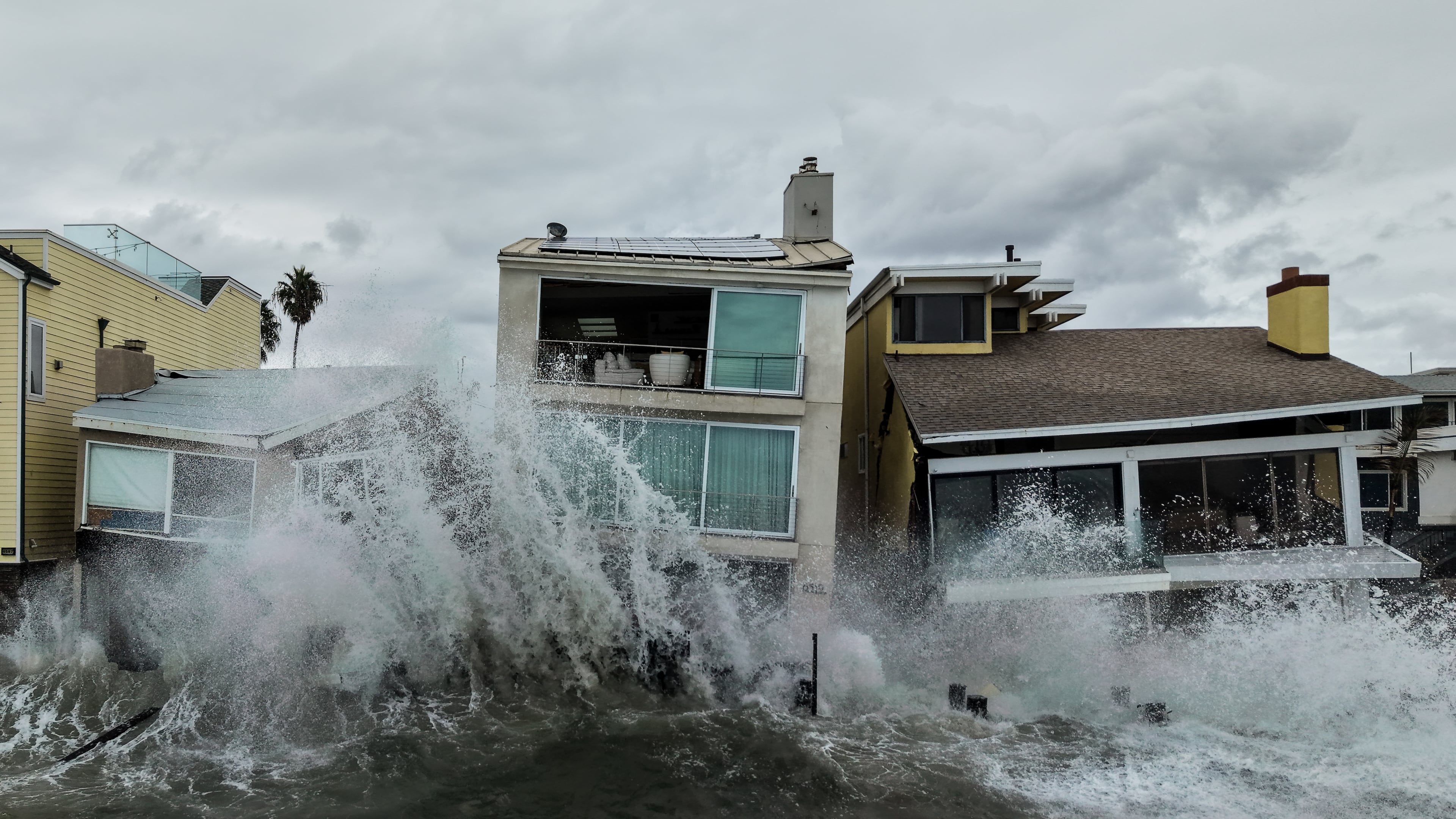 Waves from post-tropical cyclone Rachel crash into beachfront homes in Long Beach, Calif., Monday, Oct. 12, 2026. (AP Photo/Jae C. Hong)