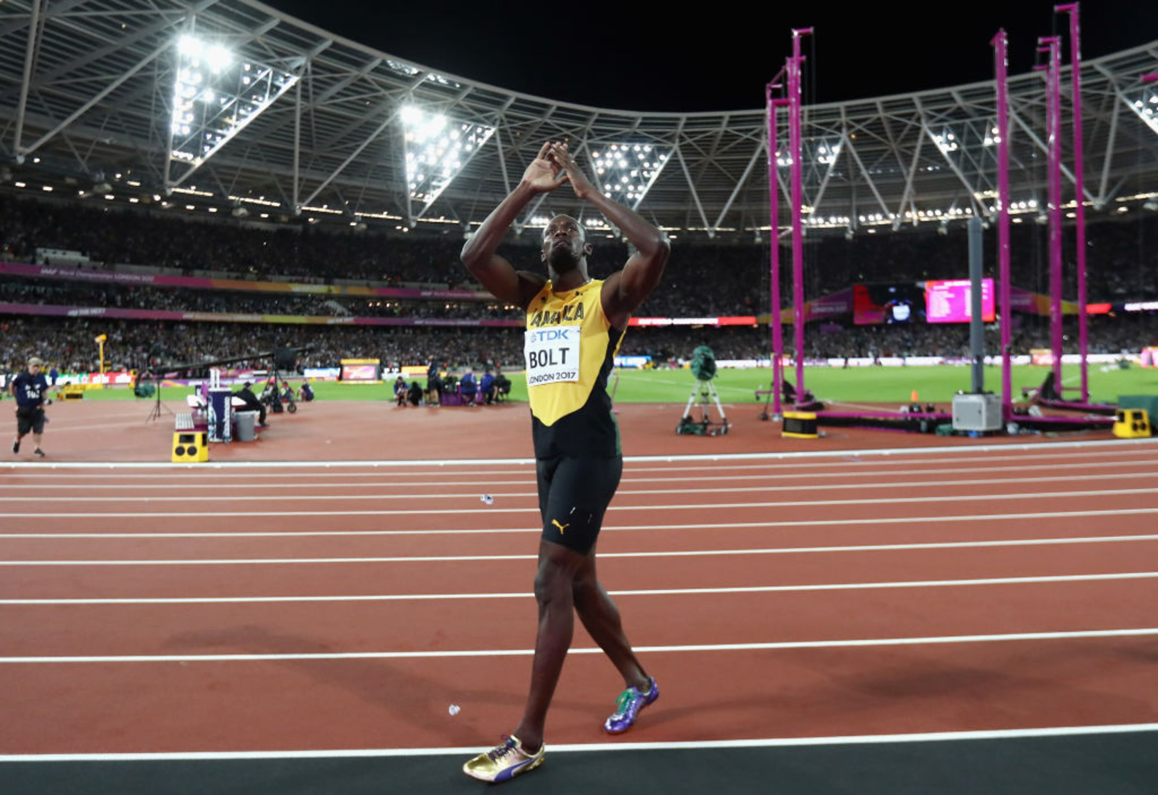 LONDON, ENGLAND - AUGUST 05: Usain Bolt of Jamaica acknowledges the cheers of the crowd on his lap of honour following his third place finish in the Men's 100 metres final during day two of the 16th IAAF World Athletics Championships London 2017 at The London Stadium on August 5, 2017 in London, United Kingdom. (Photo by Alexander Hassenstein/Getty Images for IAAF)