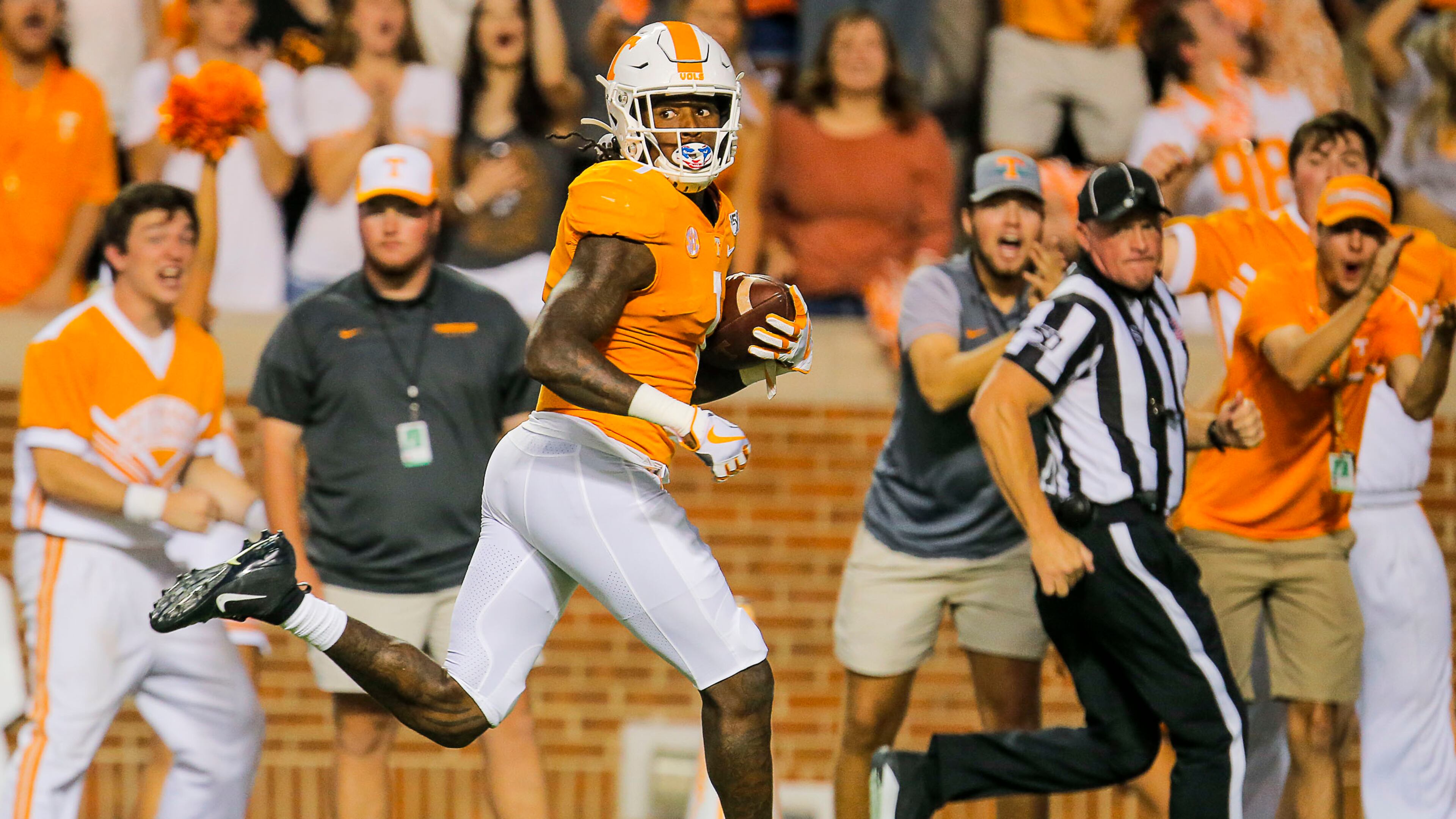 Tennessee Volunteers wide receiver Marquez Callaway (1) looks back as he races down the field for a touchdown. (Alyssa Pointer/Atlanta Journal Constitution)