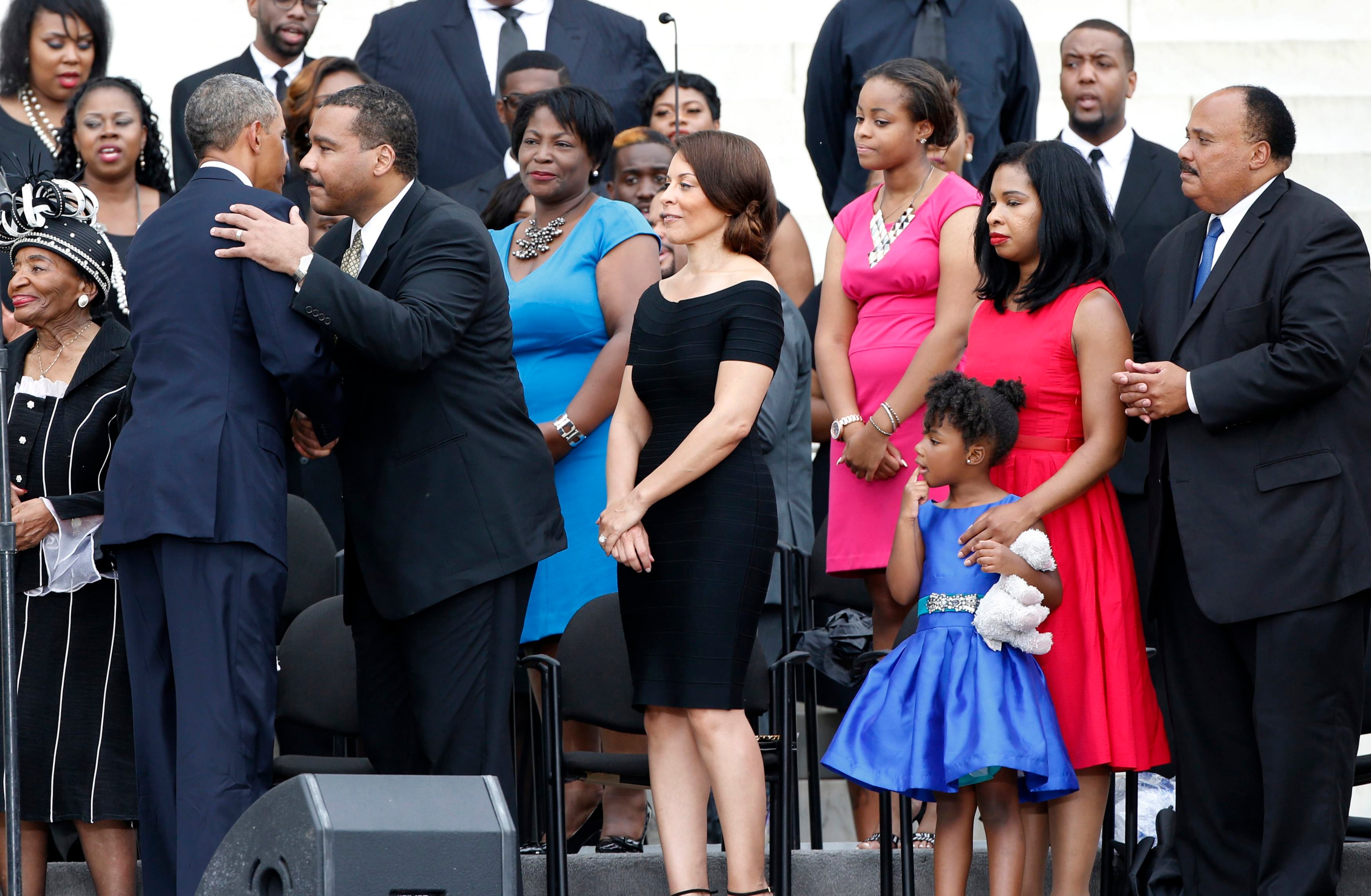 U.S. President Barack Obama (L) hugs Dexter Scott King (2nd L), second son of civil rights activist Martin Luther King Jr, alongside his wife Leah (C) during a ceremony marking the 50th anniversary of Martin Luther King Jr's "I have a dream" speech on the steps of the Lincoln Memorial in Washington, August 28, 2013. Also pictured are Martin Luther King Jr.'s first son Martin Luther King III (R), daughter-in-law Arndrea Waters King (2nd R) and granddaughter Yolanda Renee King. REUTERS/Jason Reed (UNITED STATES - Tags: POLITICS ANNIVERSARY)