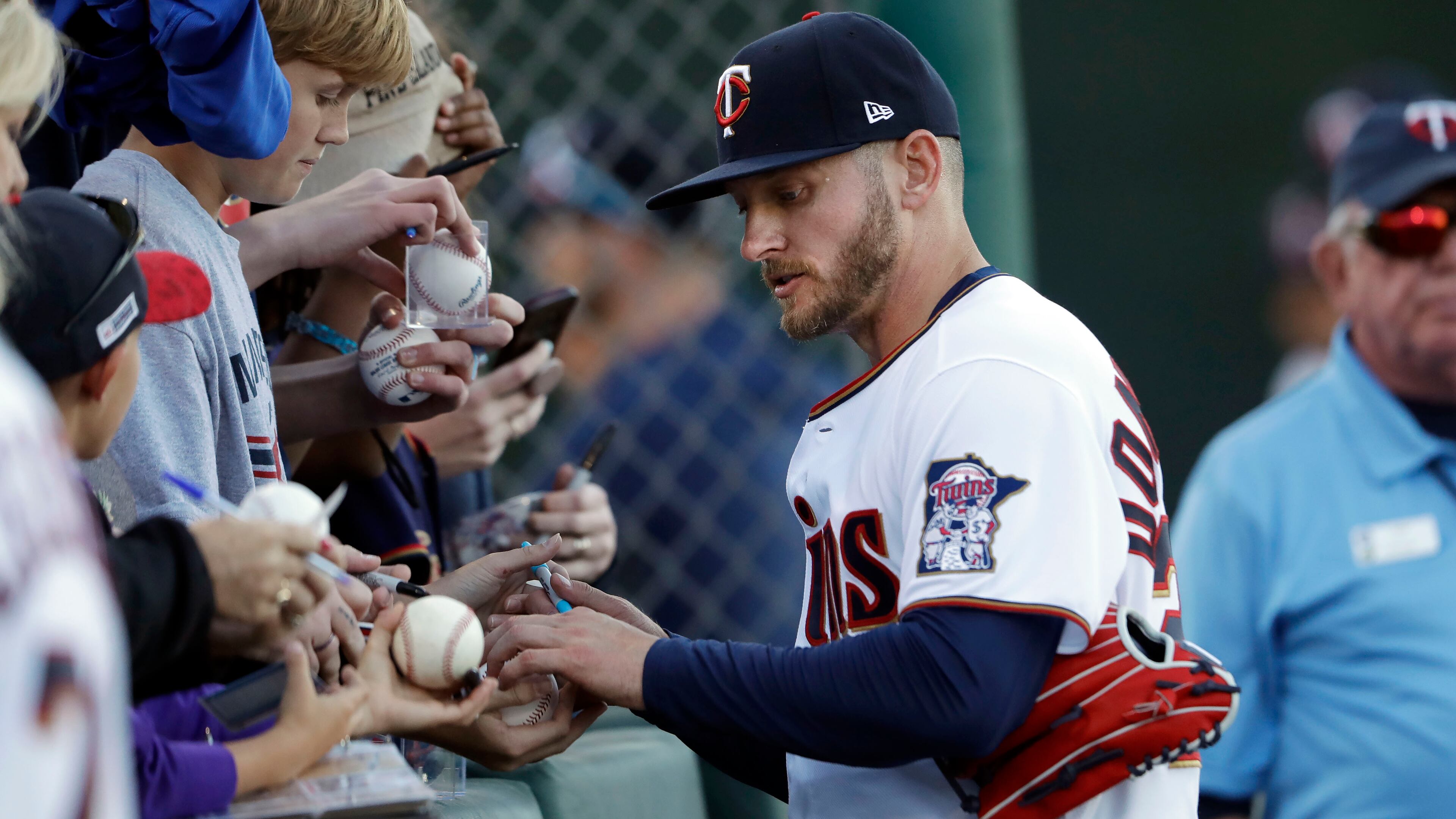 Josh Donaldson signs autographs before the Feb. 29 spring training game between the Twins and Pirates in Fort Myers, Fla. (AP Photo/John Bazemore)