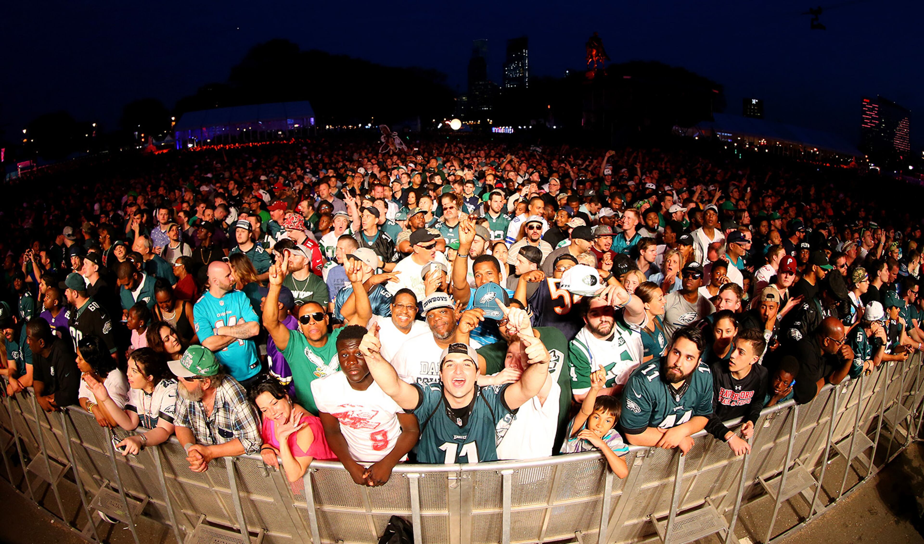 PHILADELPHIA, PA - APRIL 27: Eagles fans cheer prior to their #14 overall pick by the Philadelphia Eagles (from Vikings) during their during the first round of the 2017 NFL Draft at the Philadelphia Museum of Art on April 27, 2017 in Philadelphia, Pennsylvania. (Photo by Mitchell Leff/Getty Images)
