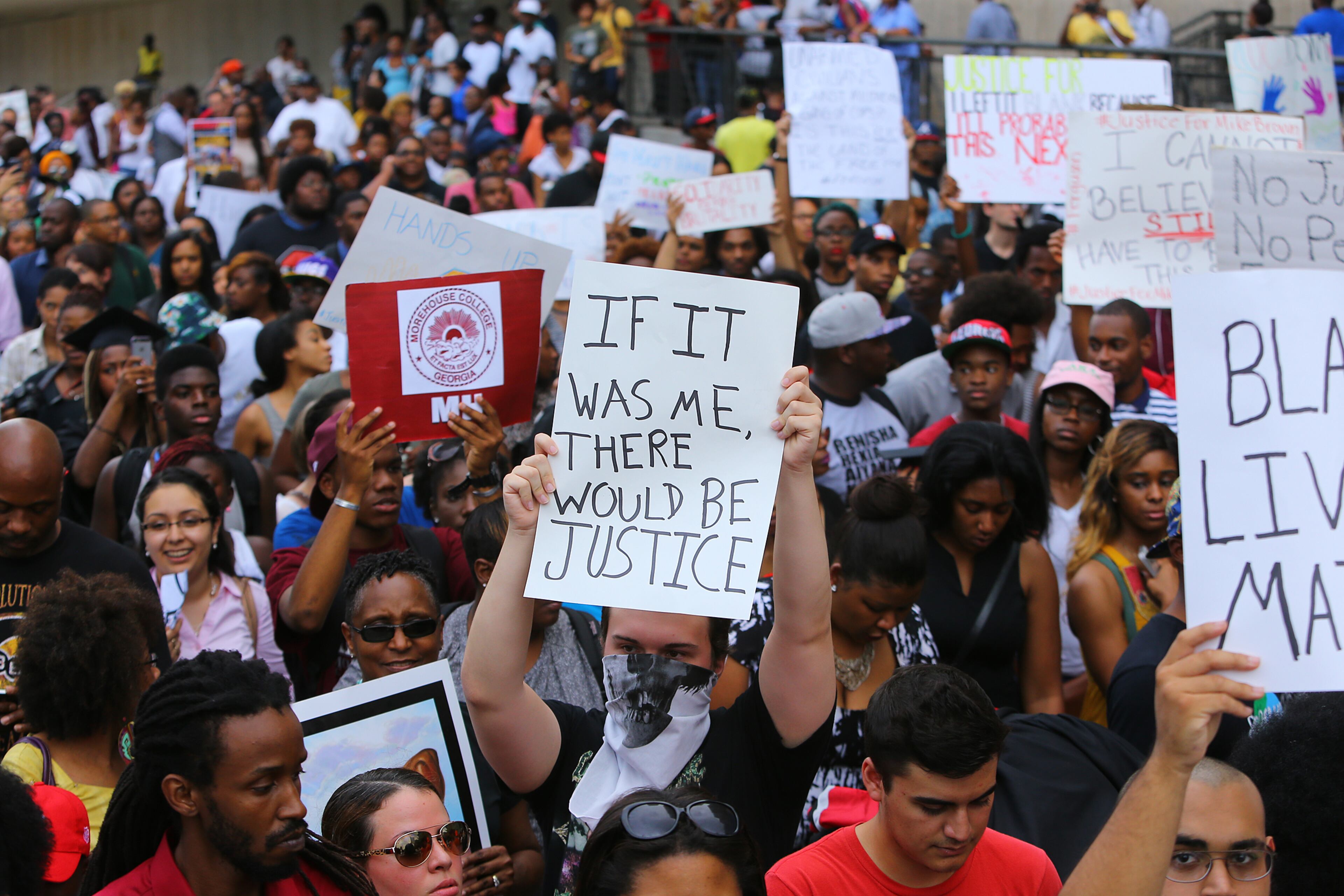 081814 Atlanta: Protesters at a rally for Mike Brown and Ferguson begin to march away from the CNN Center drawing a crowd of a thousand or more on Monday, August 18, 2014, in Atlanta. CURTIS COMPTON / CCOMPTON@AJC.COM