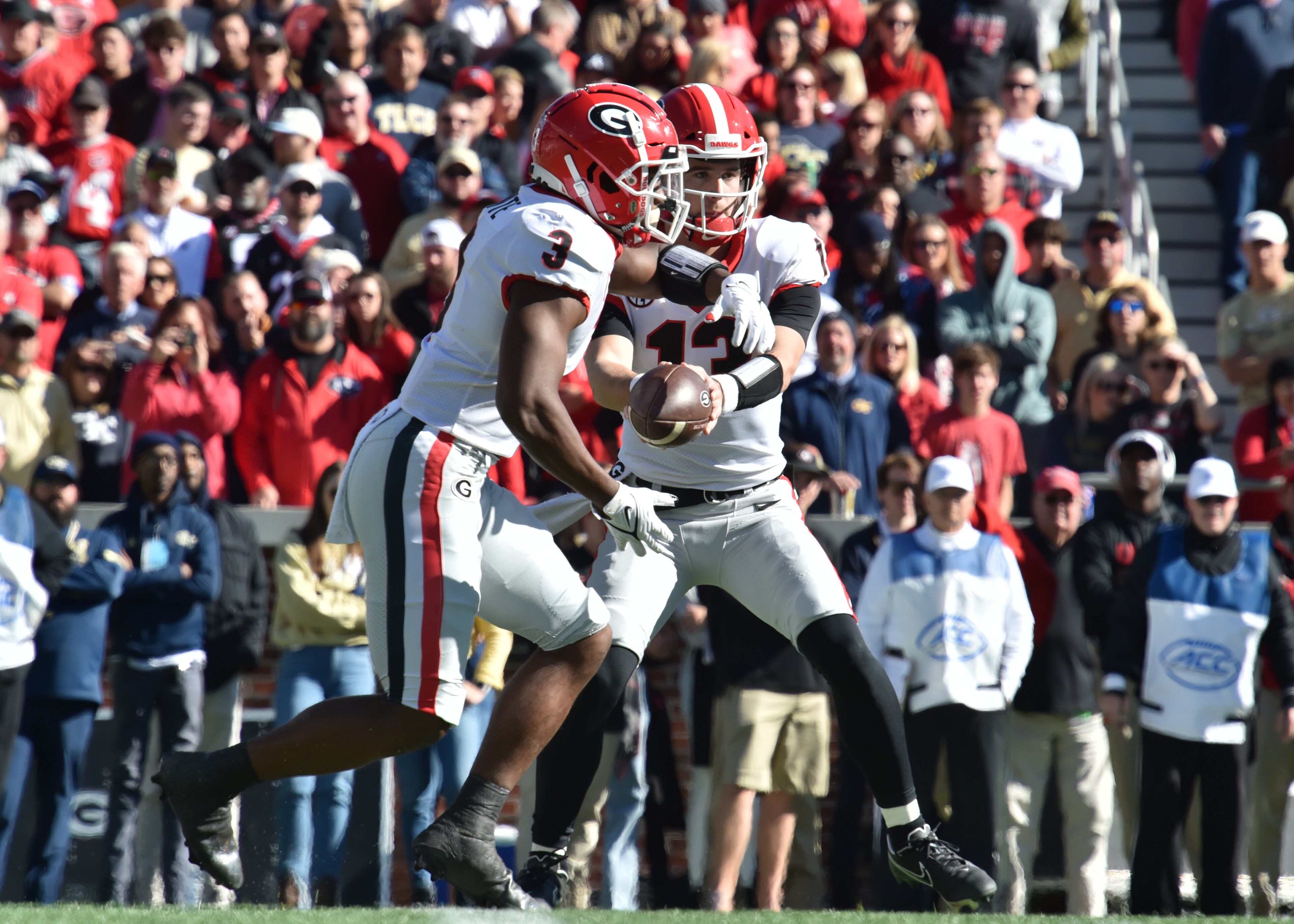 November 27, 2021 Atlanta - Georgia's quarterback Stetson Bennett (13) makes a handoff to Georgia's running back Zamir White (3) during the first half of an NCAA college football game at Georgia Tech's Bobby Dodd Stadium in Atlanta on Saturday, November 27, 2021. Georgia won 45-0 over Georgia Tech. (Hyosub Shin / Hyosub.Shin@ajc.com)
