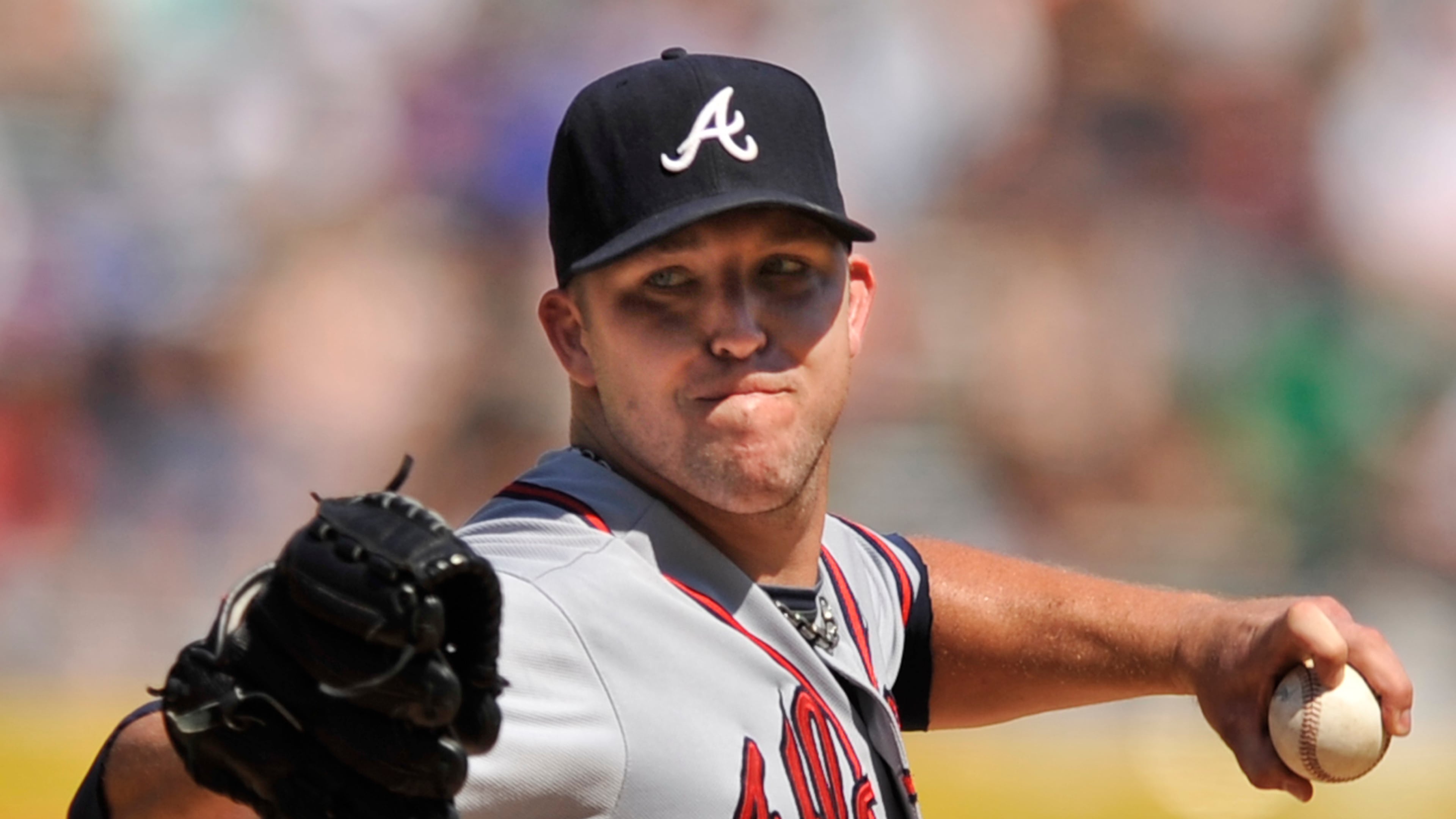 Atlanta Braves starter Paul Maholm delivers a pitch during the first inning of an interleague baseball game against the Chicago White Sox, Saturday, July 20, 2013, in Chicago. (AP Photo/Paul Beaty)