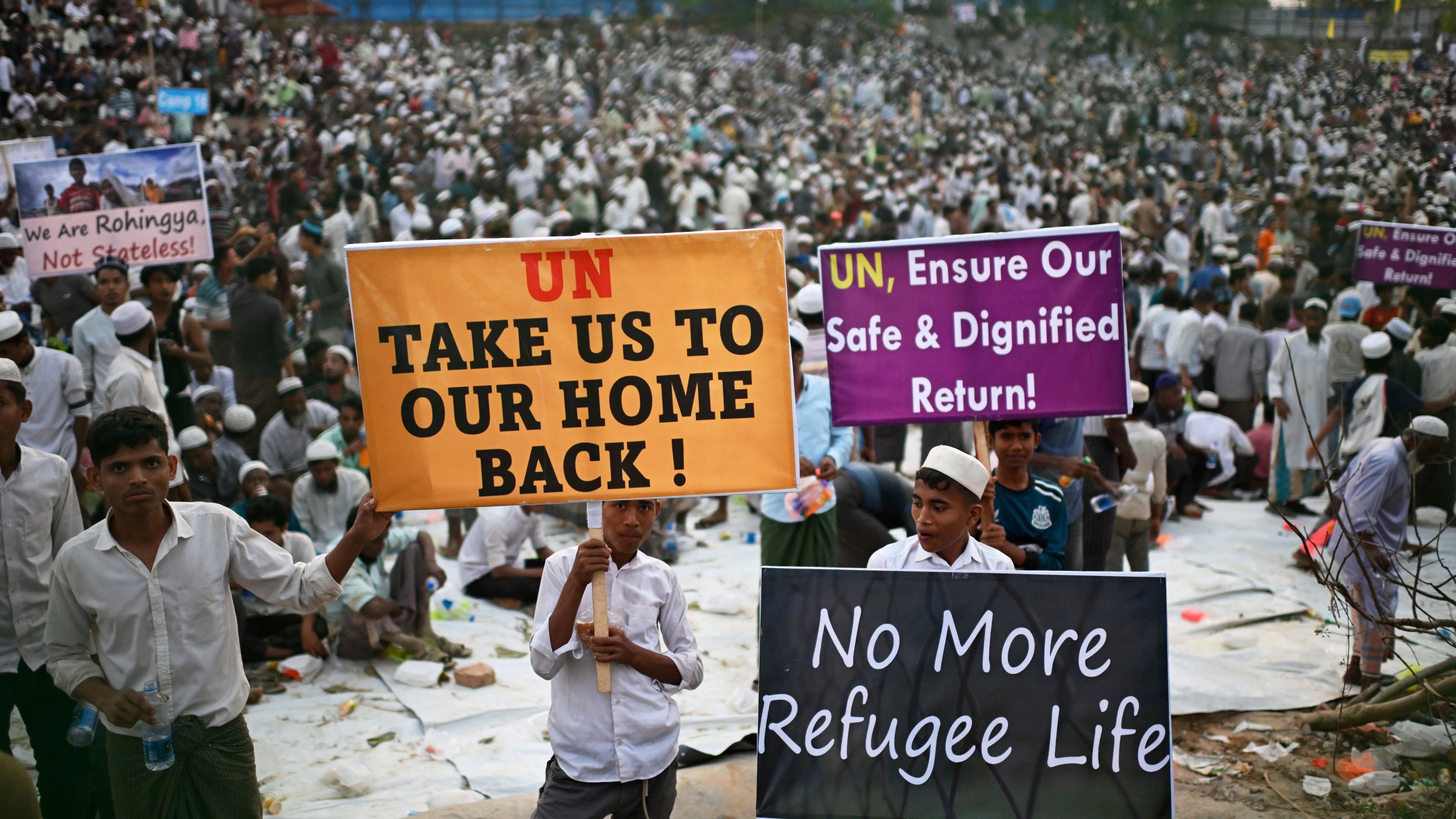FILE- Rohingya refugee children carry banners during a visit by U.N. Secretary-General António Guterres at the Ukhiya camp in Cox's Bazar, in Bangladesh, March 14, 2025. (AP Photo/Mahmud Hossain Opu, File)