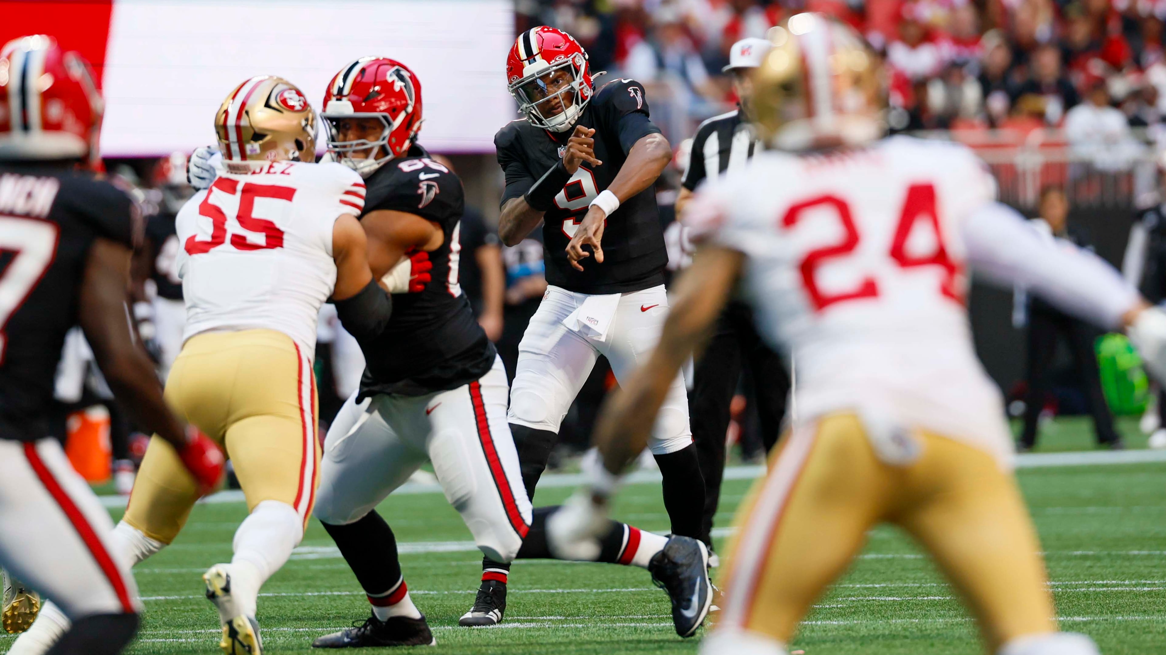 Atlanta Falcons quarterback Michael Penix Jr. throws a pass in the first half of a game against the San Francisco 49ers at Mercedes-Benz Stadium in Atlanta, GA, on Sunday, Oct. 25, 2026. (Miguel Martinez/AJC)