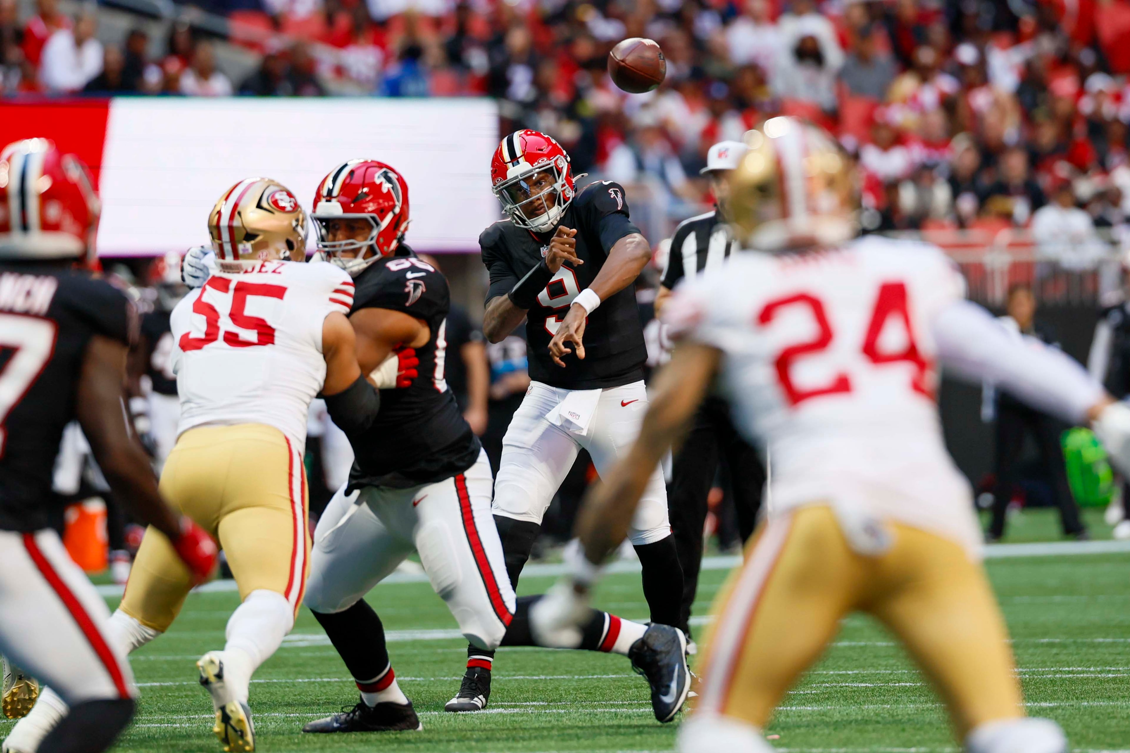 Atlanta Falcons quarterback Michael Penix Jr. (9) throws a pass in the first half of a game against the San Francisco 49ers at Mercedes-Benz Stadium in Atlanta, GA, on Sunday, Oct. 25, 2026. (Miguel Martinez/AJC)