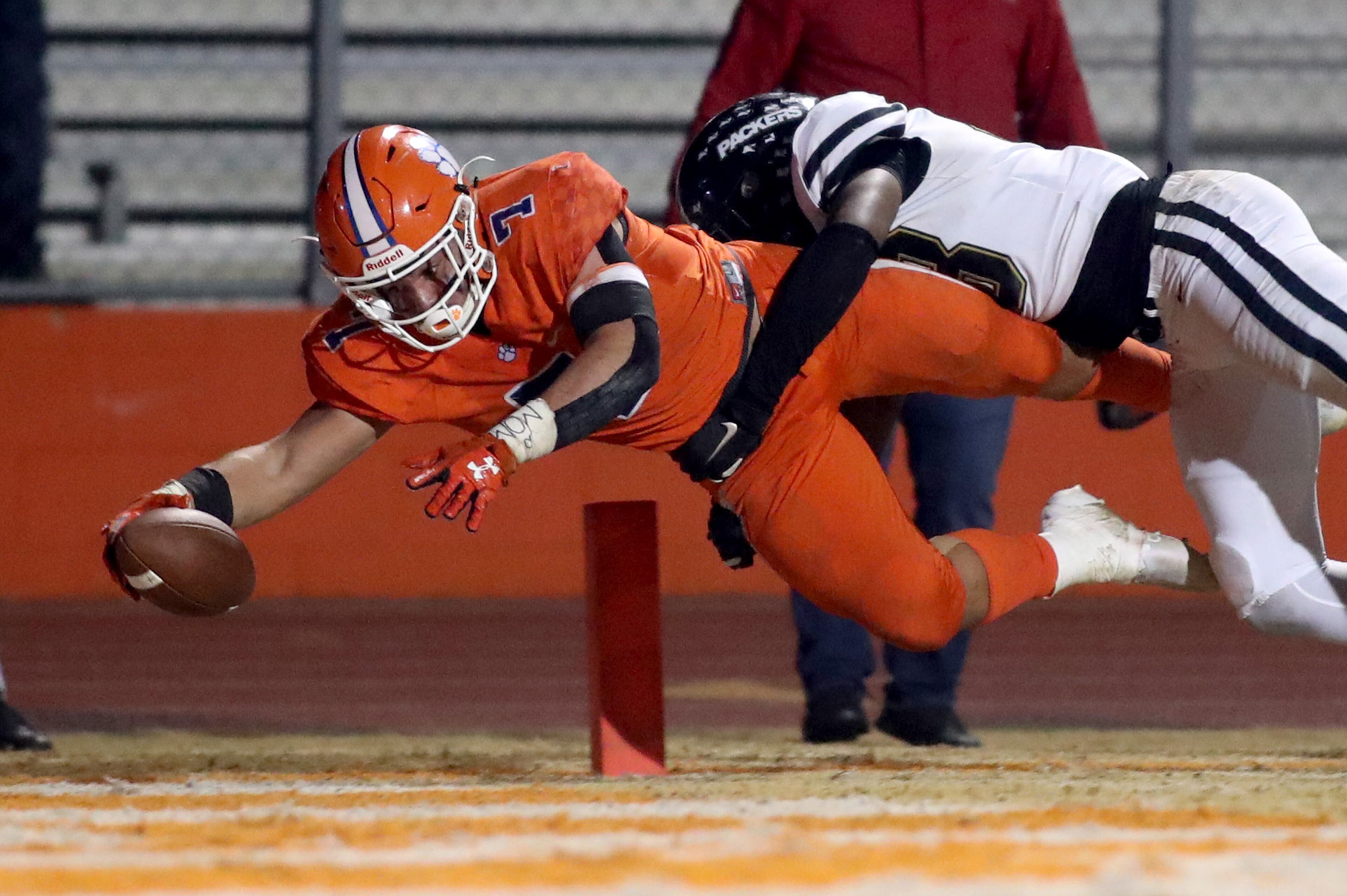 Parkview running back Cody Brown (7) dives for a touchdown in the fourth quarter of Friday's game against Colquitt County. (Jason Getz/Special)