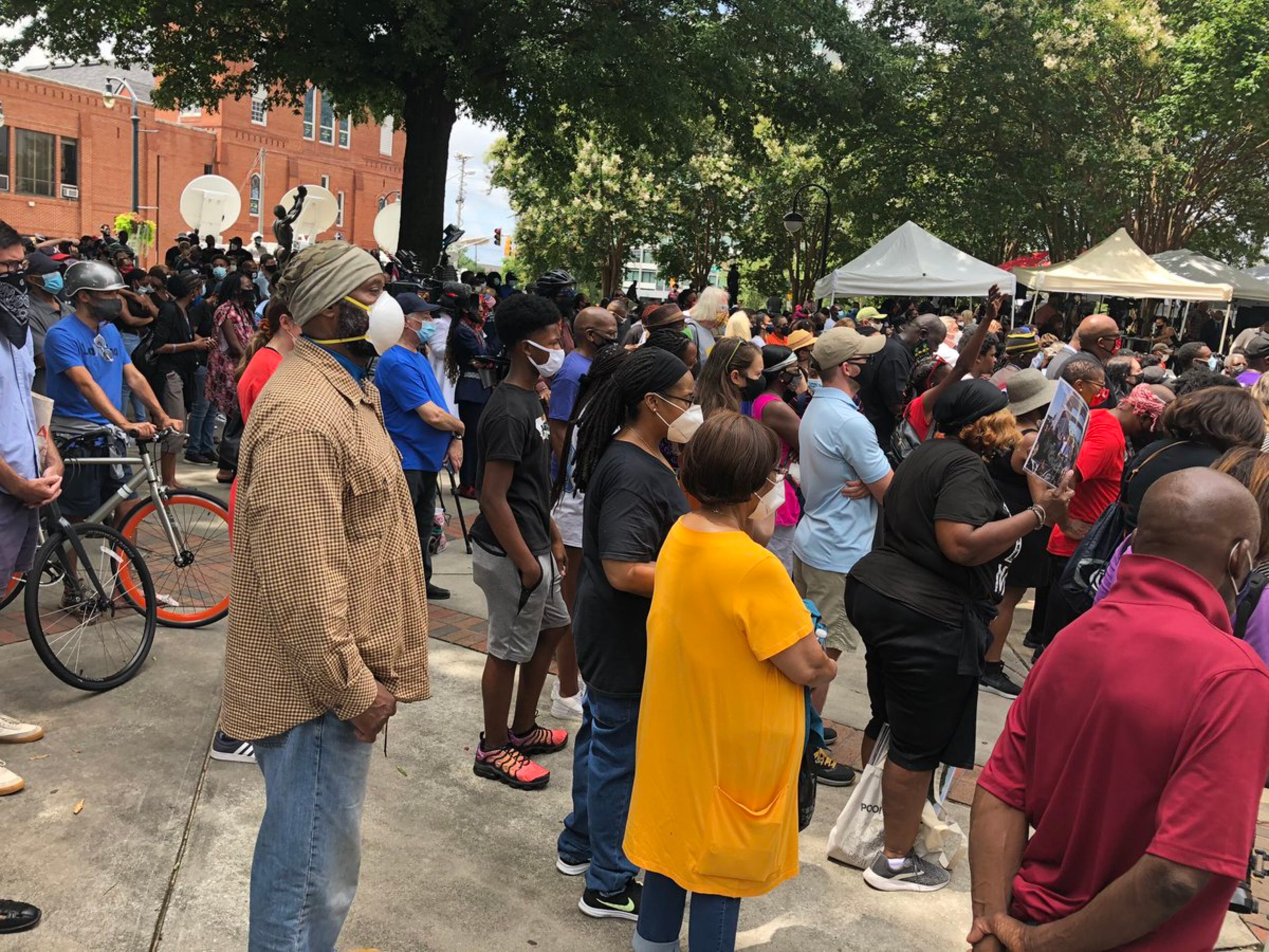 Some photos of the several hundred people watching Rep. John Lewis’ funeral outside Ebenezer Baptist Church. (Tia Mitchell / AJC)