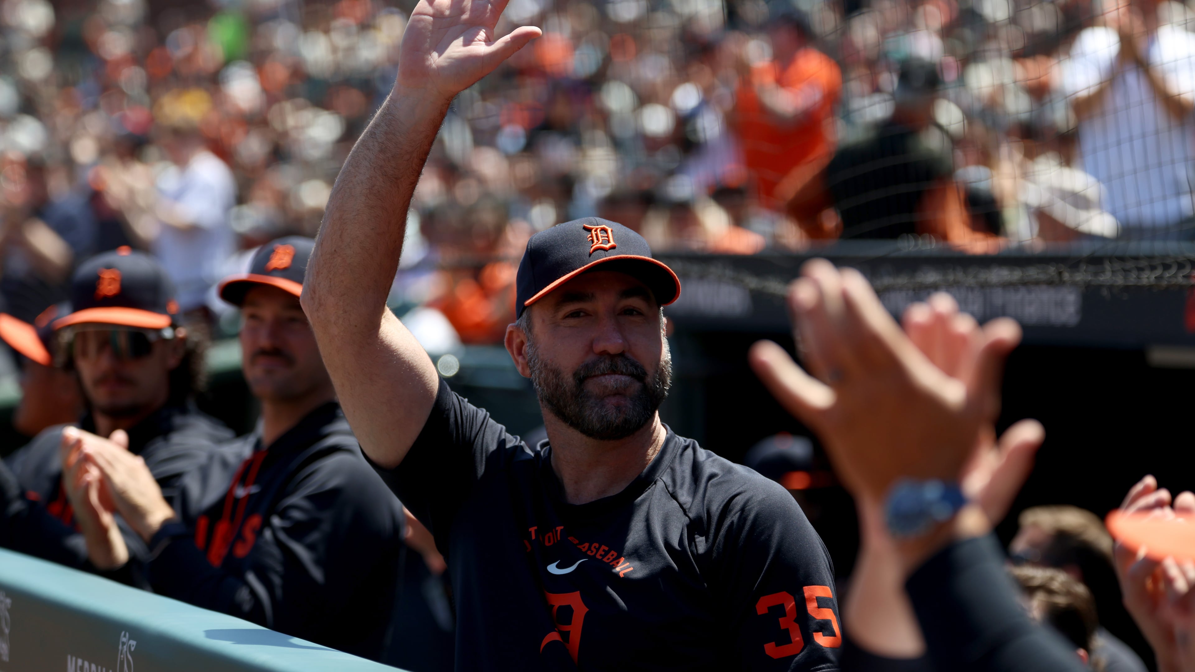 FILE - Detroit Tigers pitcher Justin Verlander, center, acknowledges the crowd during the second inning of a baseball game against the San Francisco Giants in San Francisco, on Aug. 9, 2026. (AP Photo/Jed Jacobsohn, File)