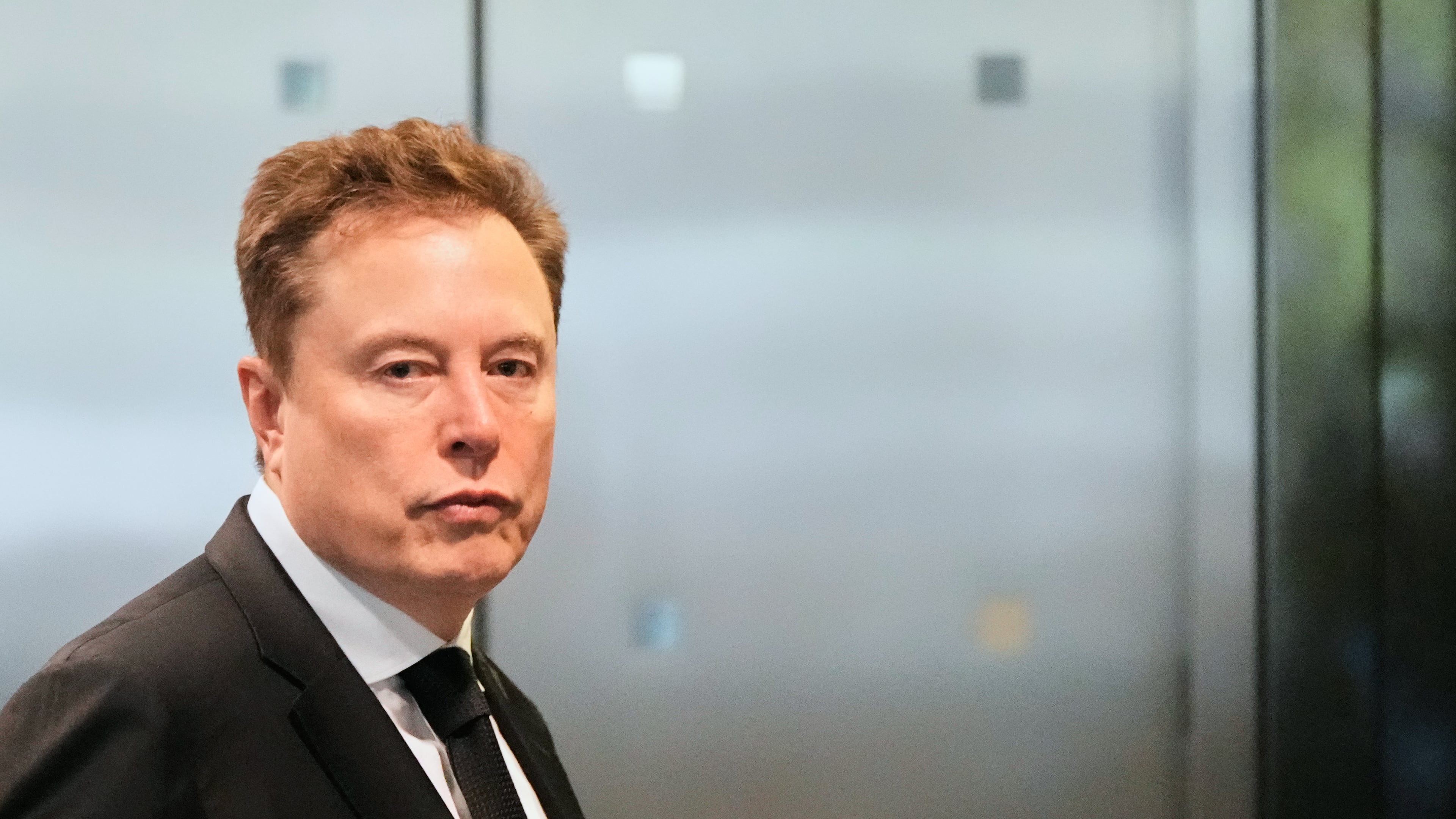 Elon Musk arrives at the U.S. District Court in Oakland, Calif., Tuesday, April 28, 2026. (AP Photo/Godofredo A. Vásquez)