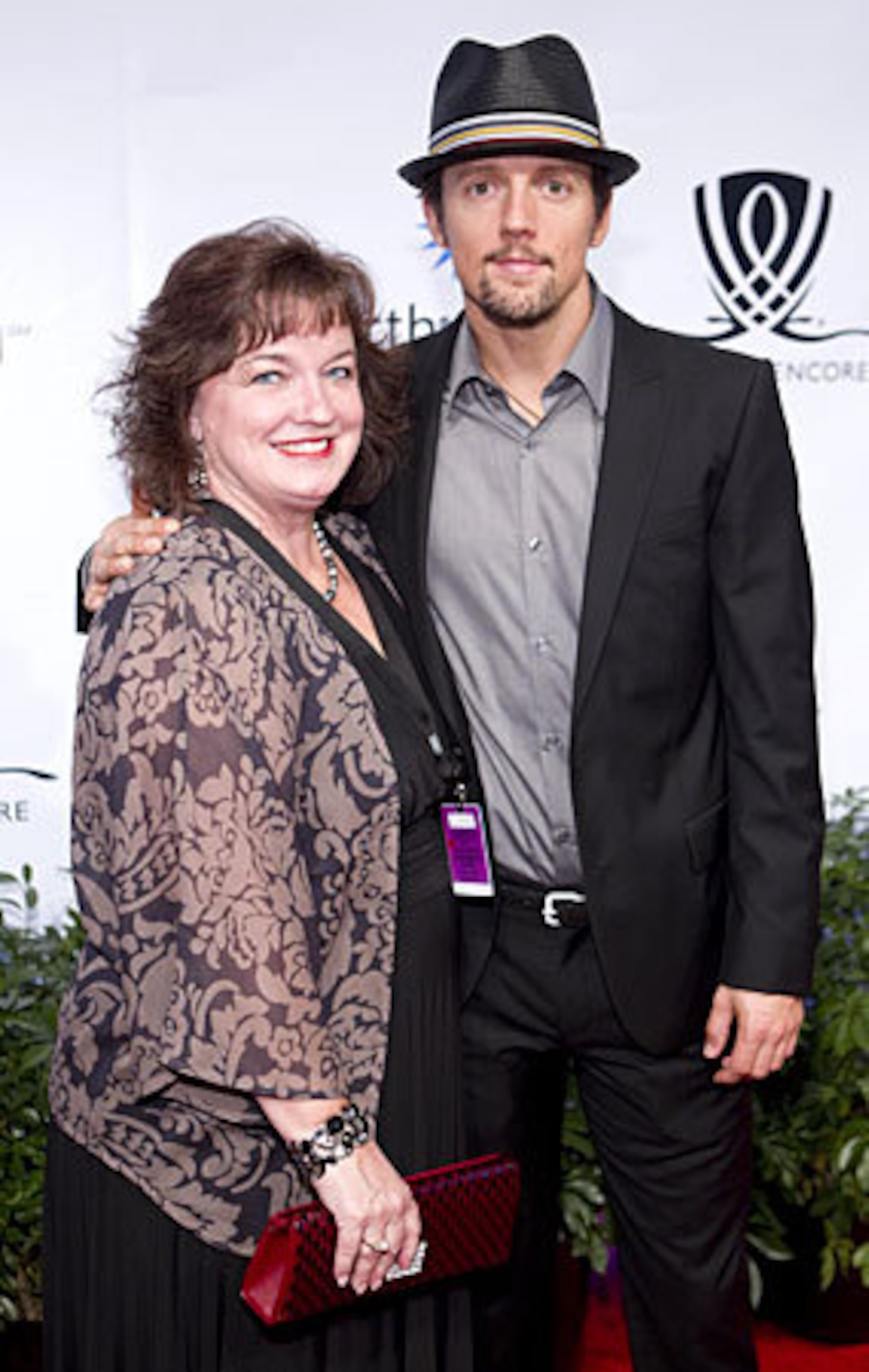 Jason Mraz and his mother June Tomes.