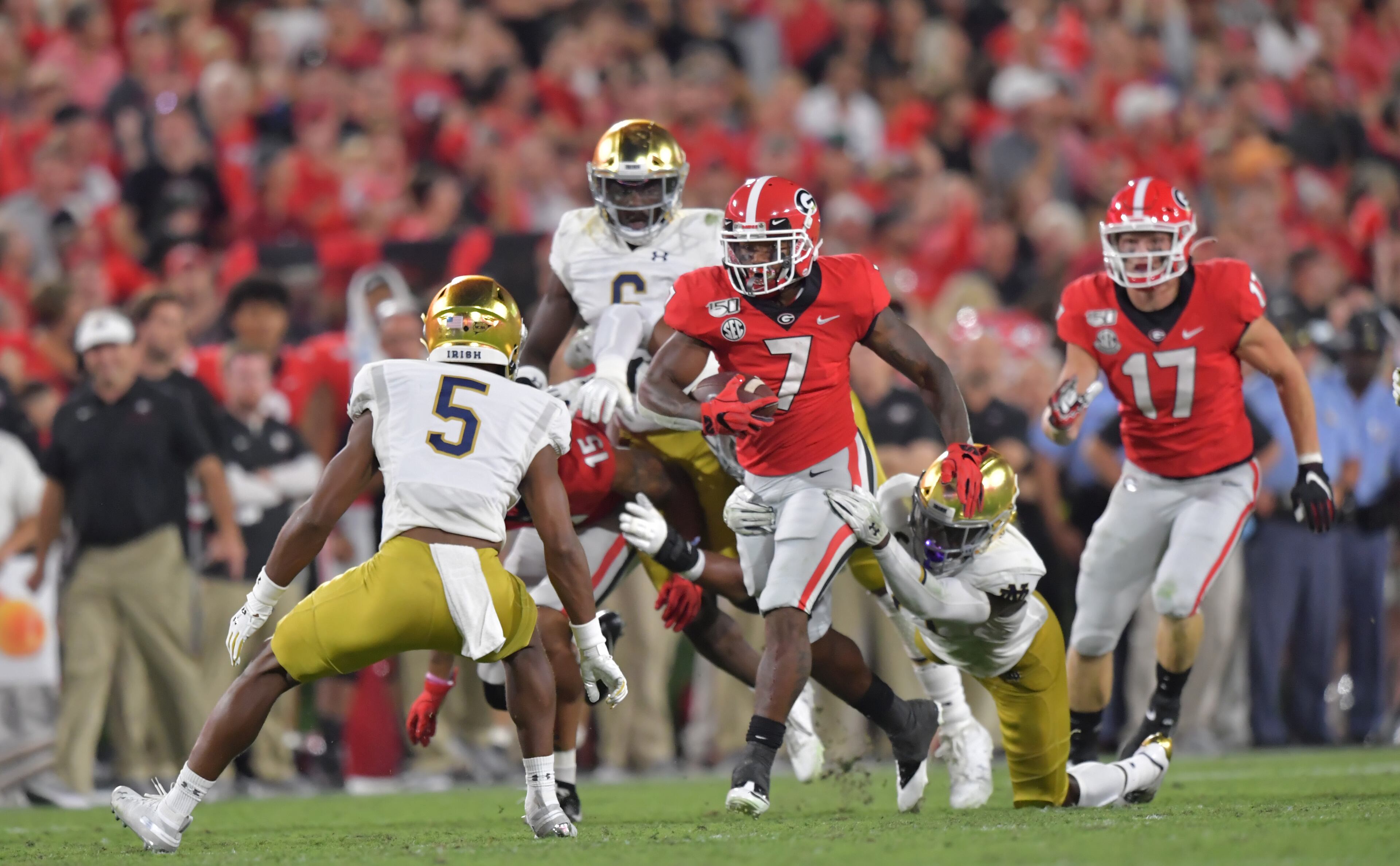 Georgia running back D'Andre Swift (7) runs with a ball in the first half in a NCAA college football at Sanford Stadium in Athens on Saturday, September 21, 2019. (Hyosub Shin / Hyosub.Shin@ajc.com)