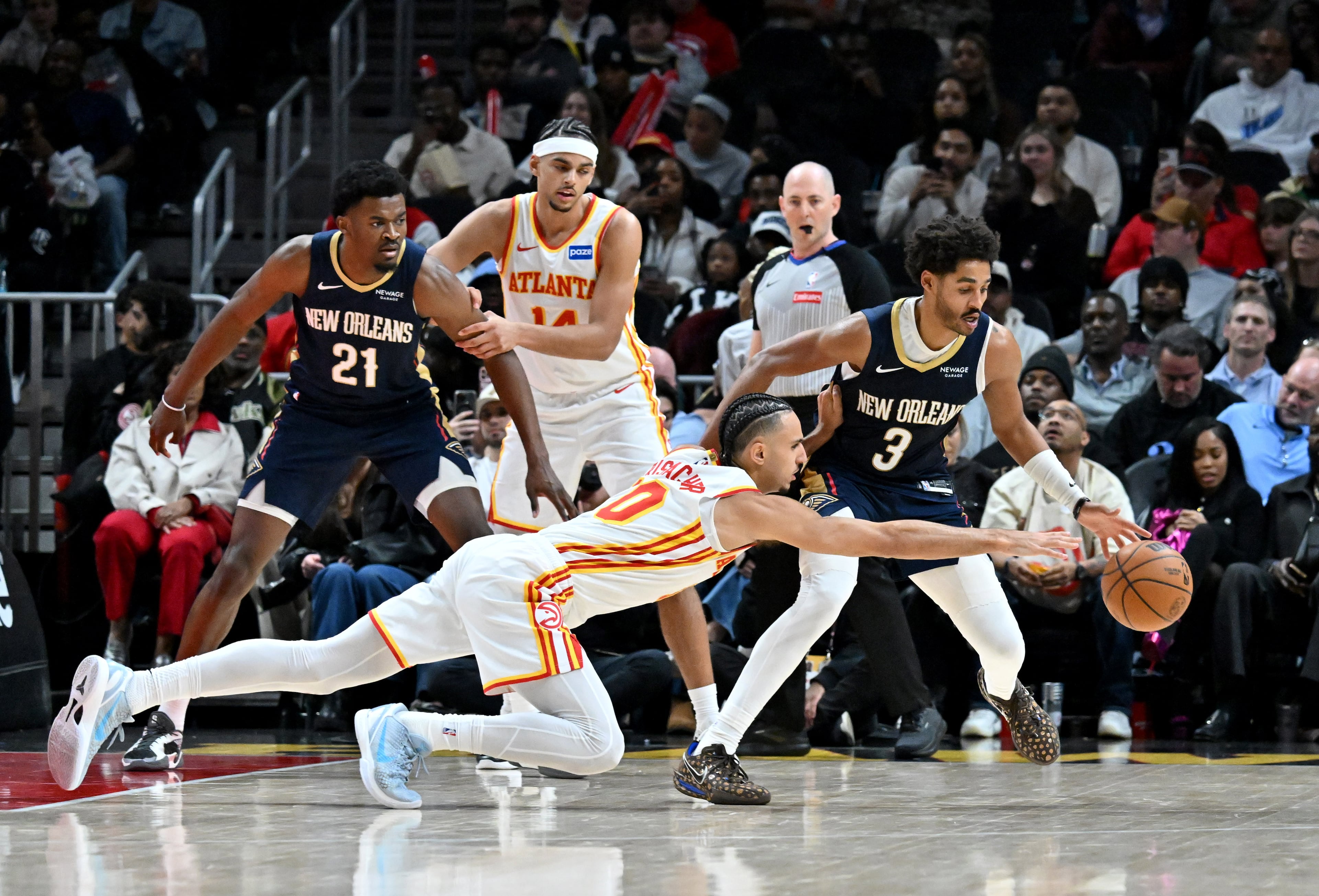 Atlanta Hawks forward Zaccharie Risacher (10) goes to a loose ball during the second half in an NBA basketball game at State Farm Arena, Wednesday, Jan. 7, 2026, in Atlanta. Atlanta Hawks won 117-100 over New Orleans Pelicans. (Hyosub Shin/AJC)