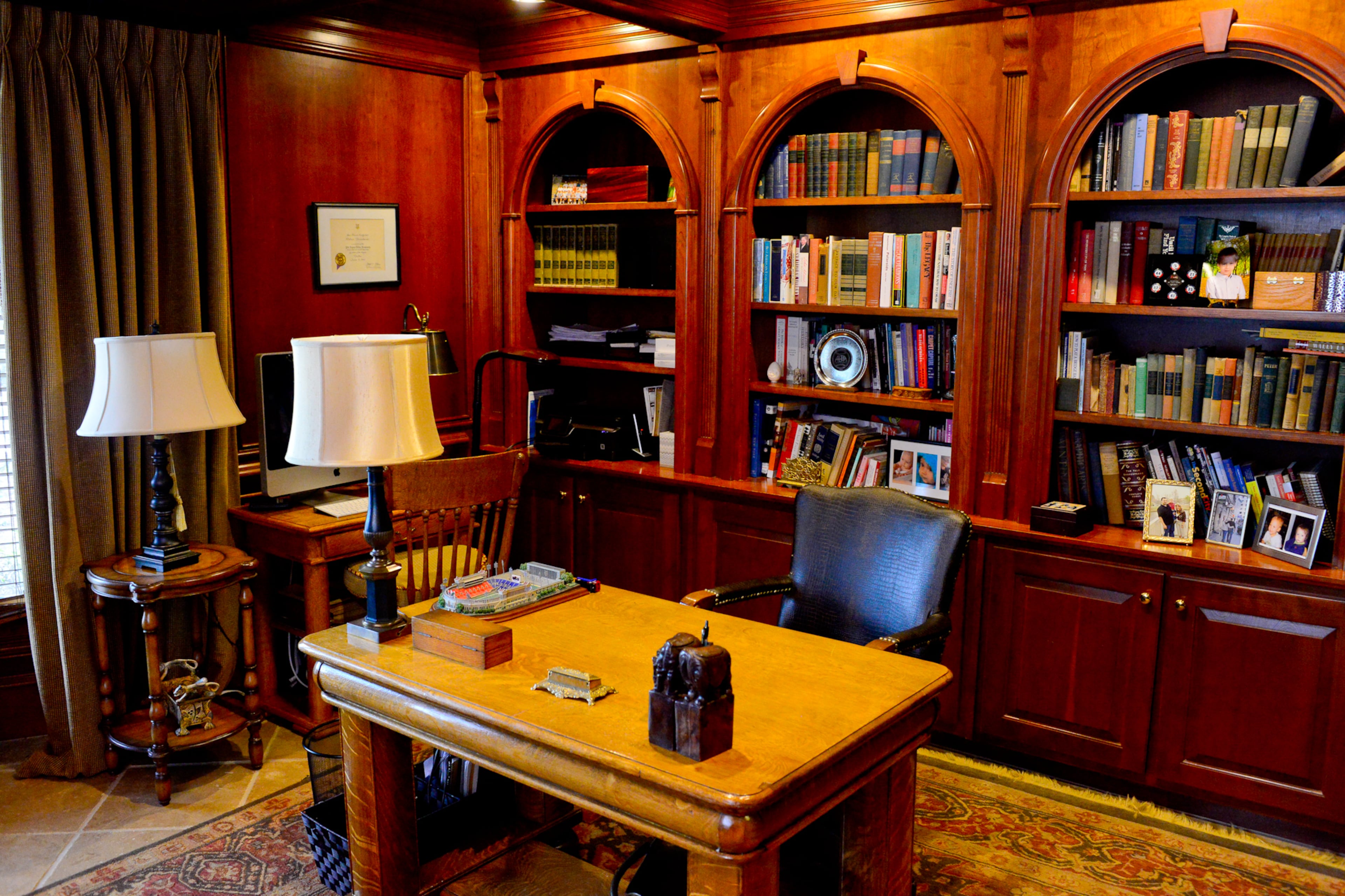The library’s paneled walls and built-ins are among the Marietta homeowners’ favorite existing features. (Christopher Oquendo Photography/www.ophotography.com)