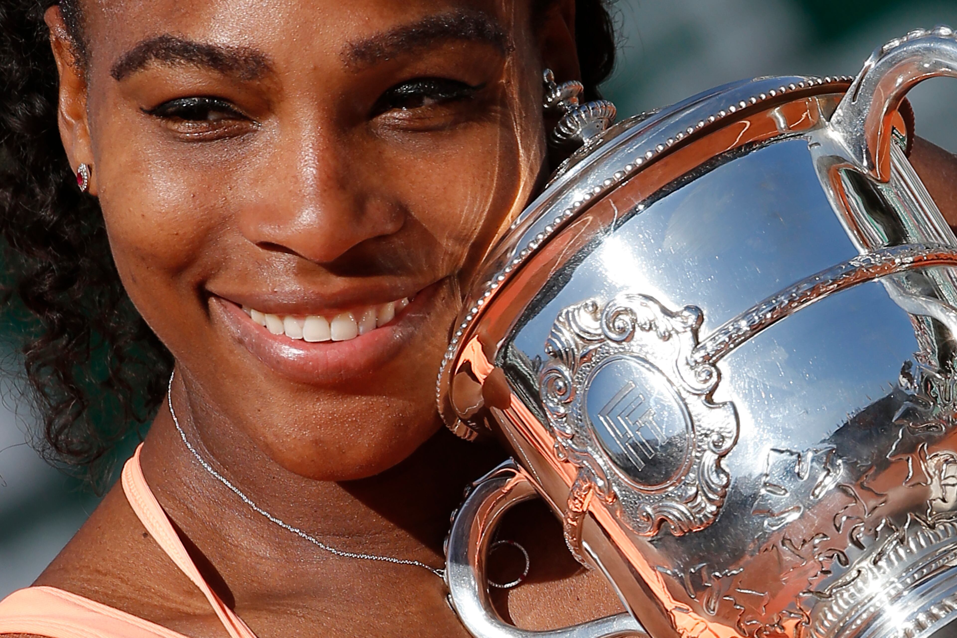 Serena Williams of the U.S. holds the trophy after winning the final of the French Open tennis tournament against Lucie Safarova of the Czech Republic in three sets, 6-3, 6-7, 6-2, at the Roland Garros stadium, in Paris, France, Saturday, June 6, 2015. (AP Photo/Michel Euler)