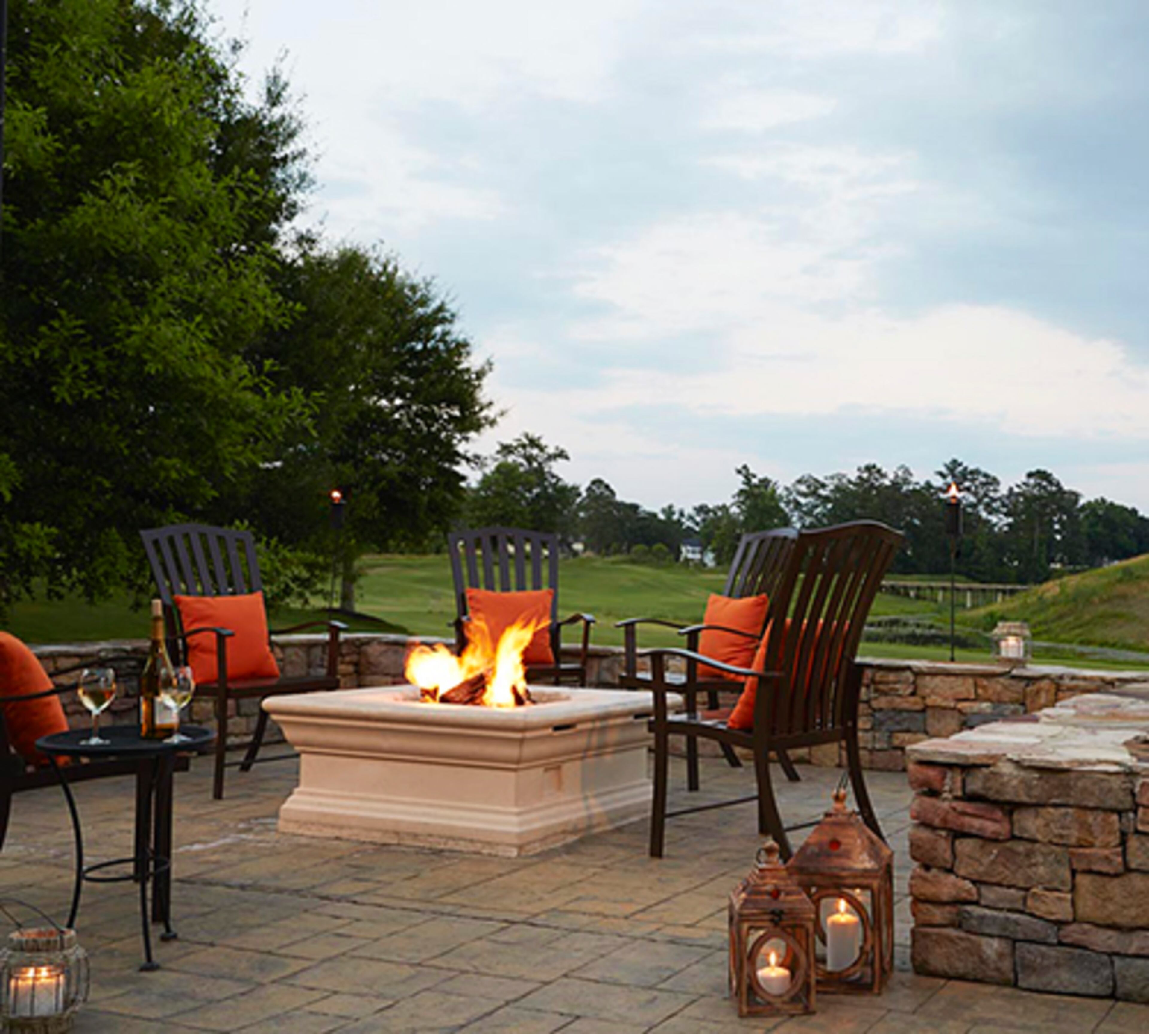 Overlooking the 17th Fairway of the Senator Course the Marriott offers upscale lodging. 2 golf villas feature 8 rooms and a rec room in each. The Presidential Cottage has 6 luxury suites and a private helipad. 96 guest rooms.