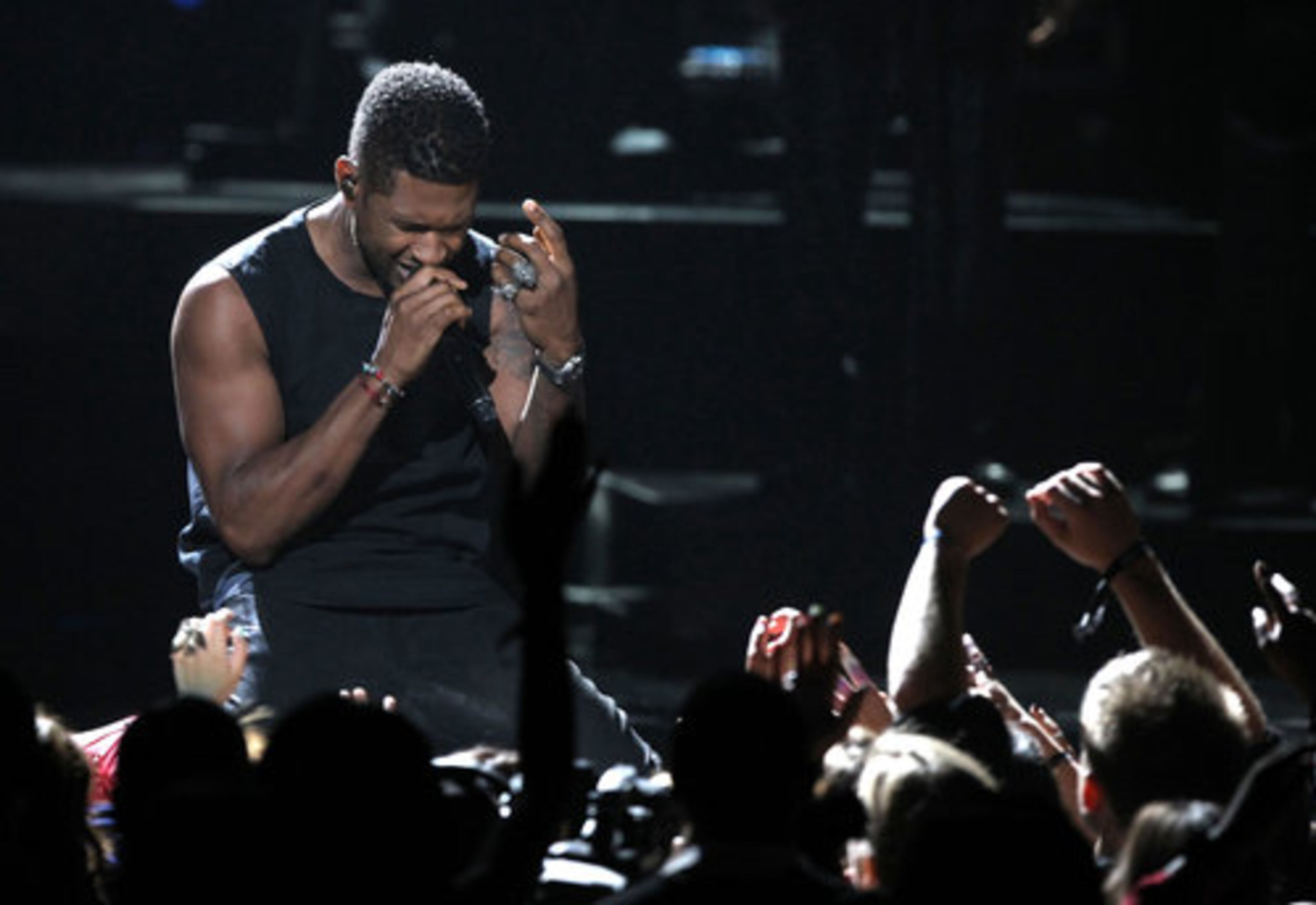 Usher got his sexy on, performing Climax in a bicep-bearing black shirt and red boots.