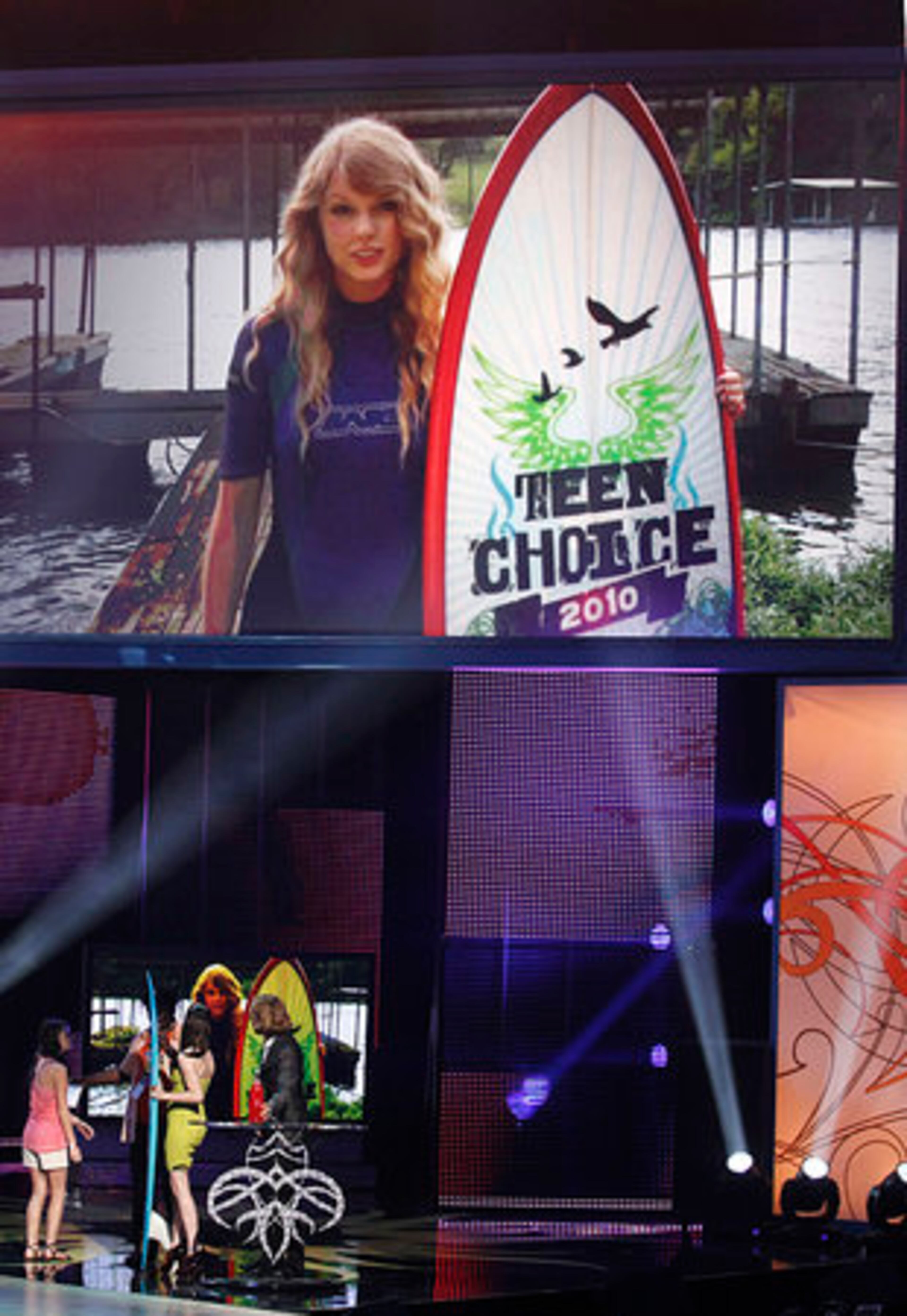 Taylor Swift wasn't there but accepted her award via video.